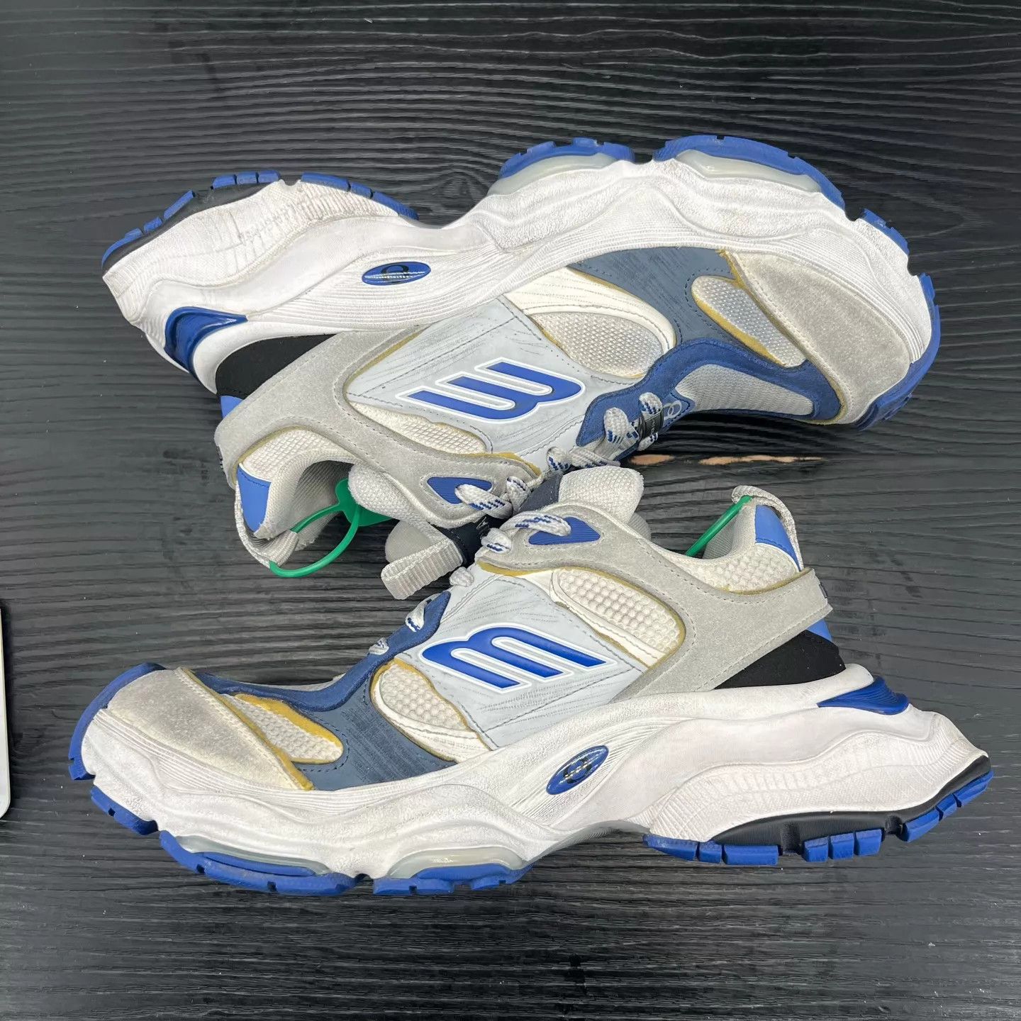 Balenciaga Balenciaga Cargo White Blue Gray Size 42 Like New Size US 9 / EU 42 - 2 Thumbnail