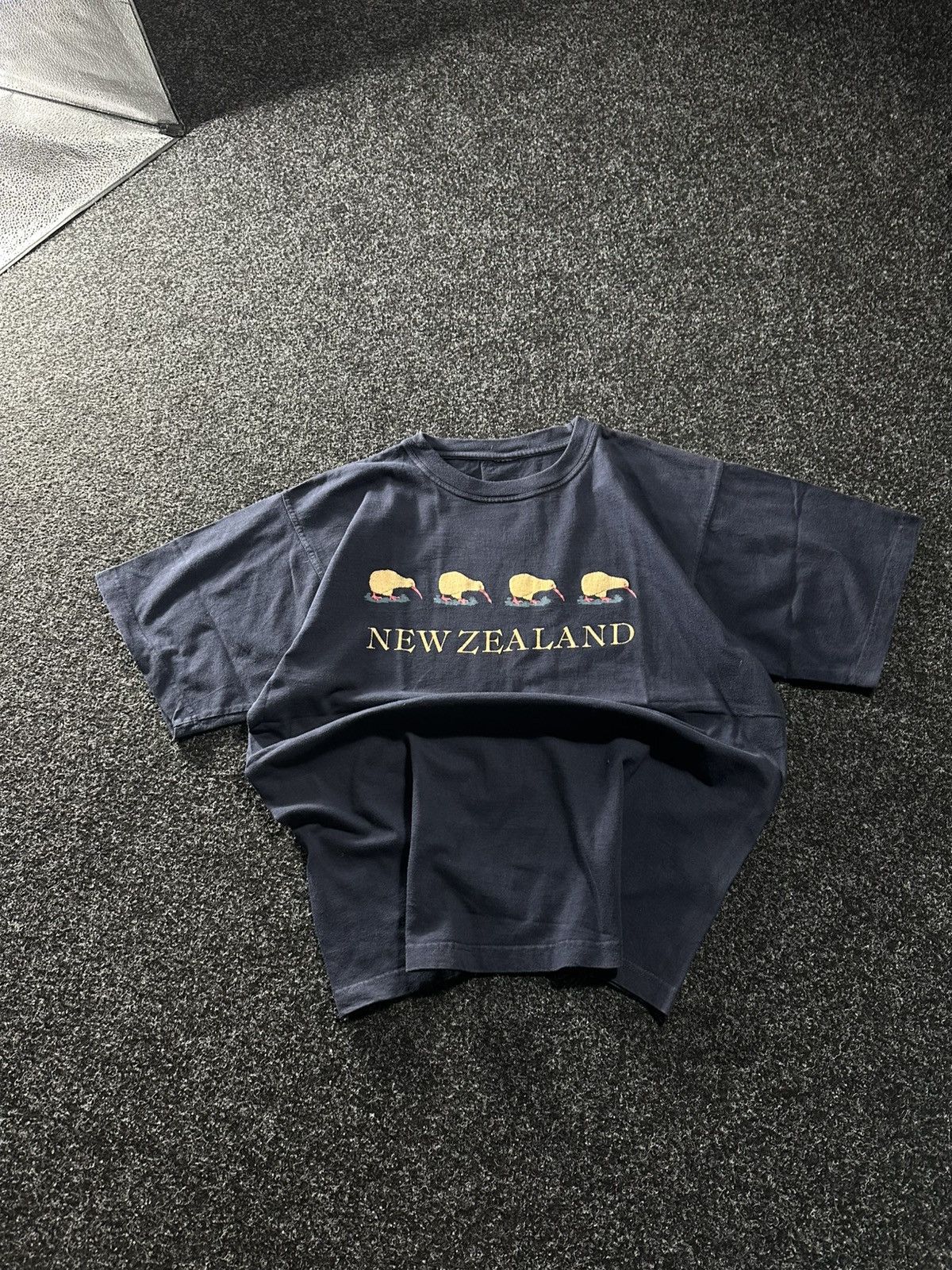 Vintage 🚨Vintage NEW ZEALAND 90s tee shirt big logo surf boxy Size US L / EU 52-54 / 3 - 1 Thumbnail