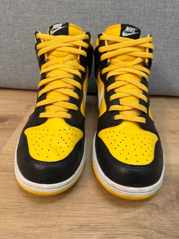 Nike Nike Dunk High White Varsity Maize 2011 Wu Tang Clan Rare 45 Size US 11 / EU 44 - 5 Thumbnail