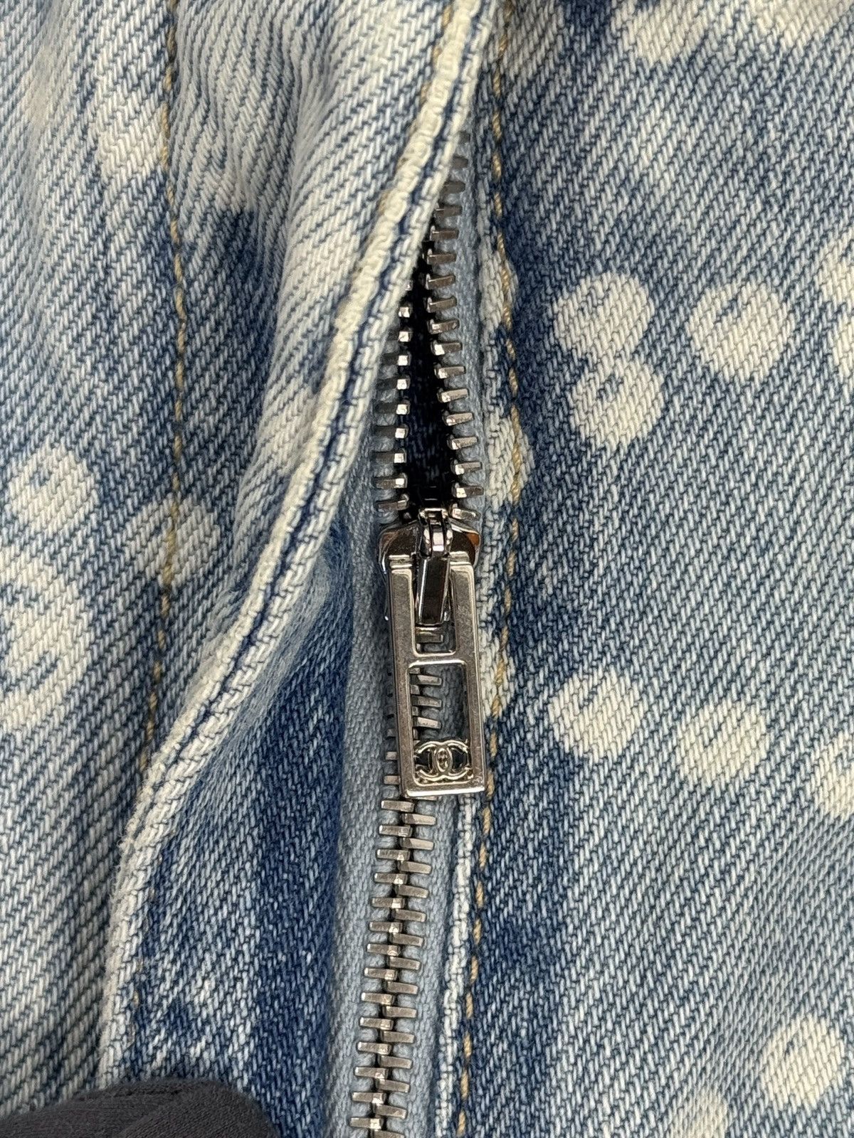 Chanel LOGO PRINT DENIM JEANS Size US 34 / EU 50 - 5 Thumbnail