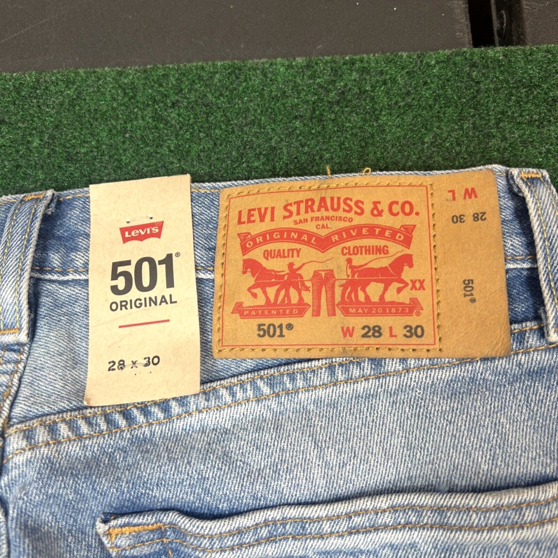 Levi's Levis Jeans Mens 28x30 Blue 501 XX Dark Wash Button Fly Original Straight NEW Size US 28 / EU 44 - 4 Thumbnail