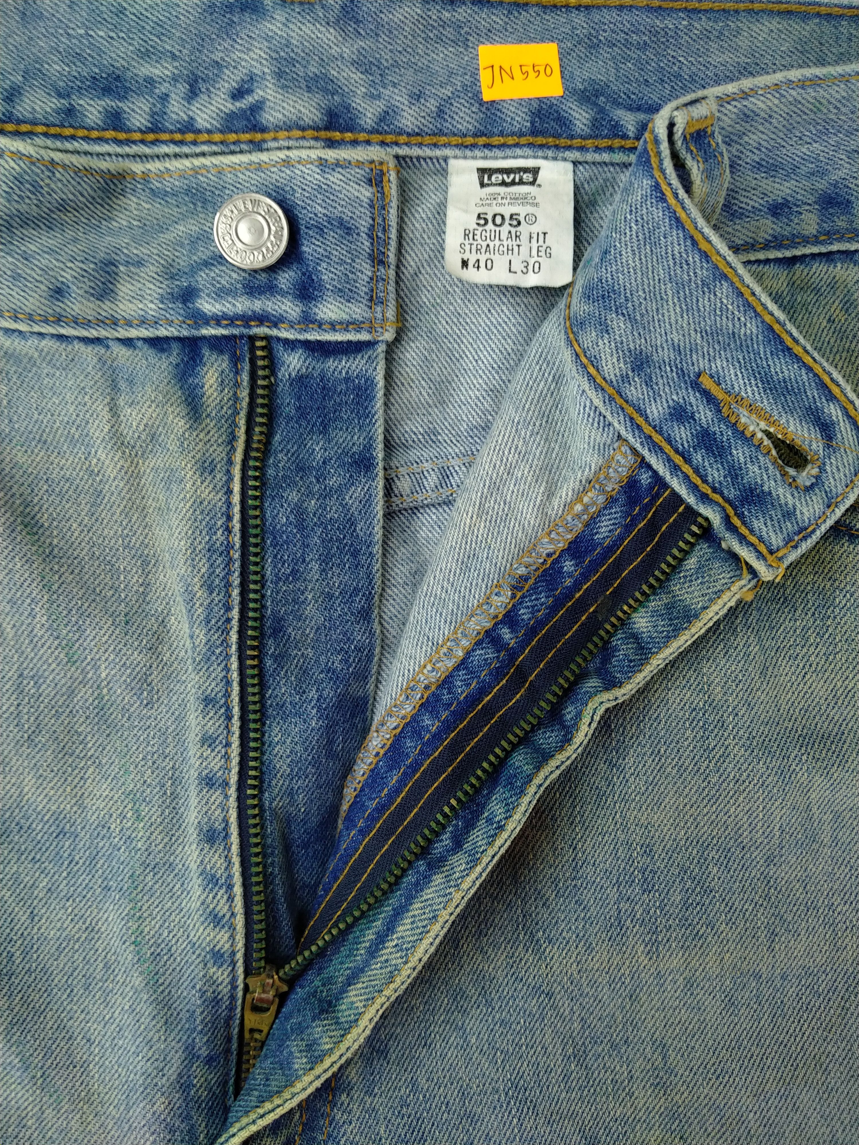 Levi's Vintage Levi's 505 Regular Fit Light Wash Denim 39x30 JN550 Size US 39 - 8 Thumbnail