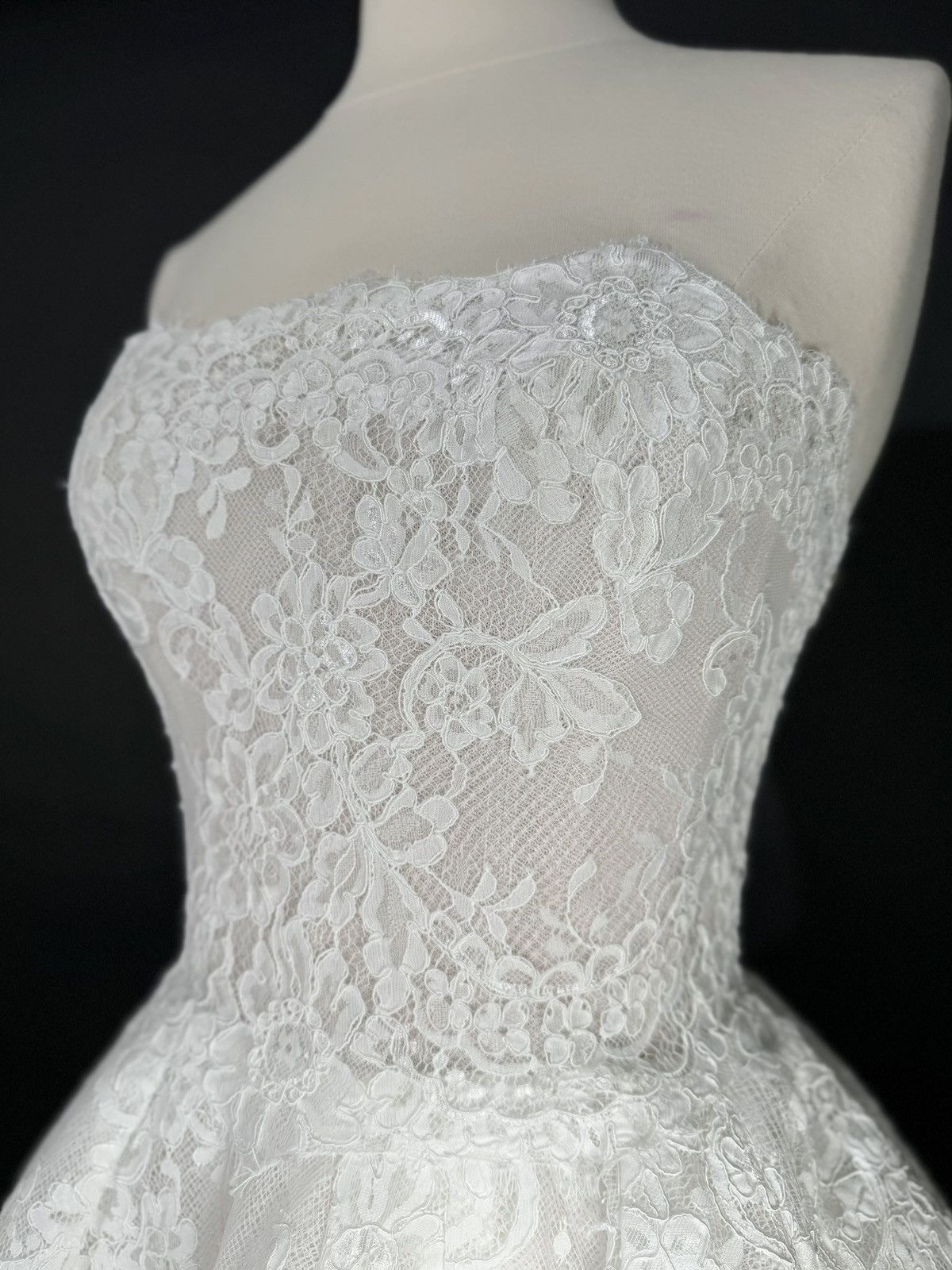 Other Preloved US 2 Anna Augusta French corded lace Bridal Gown Size XS / US 0-2 / IT 36-38 - 5 Thumbnail