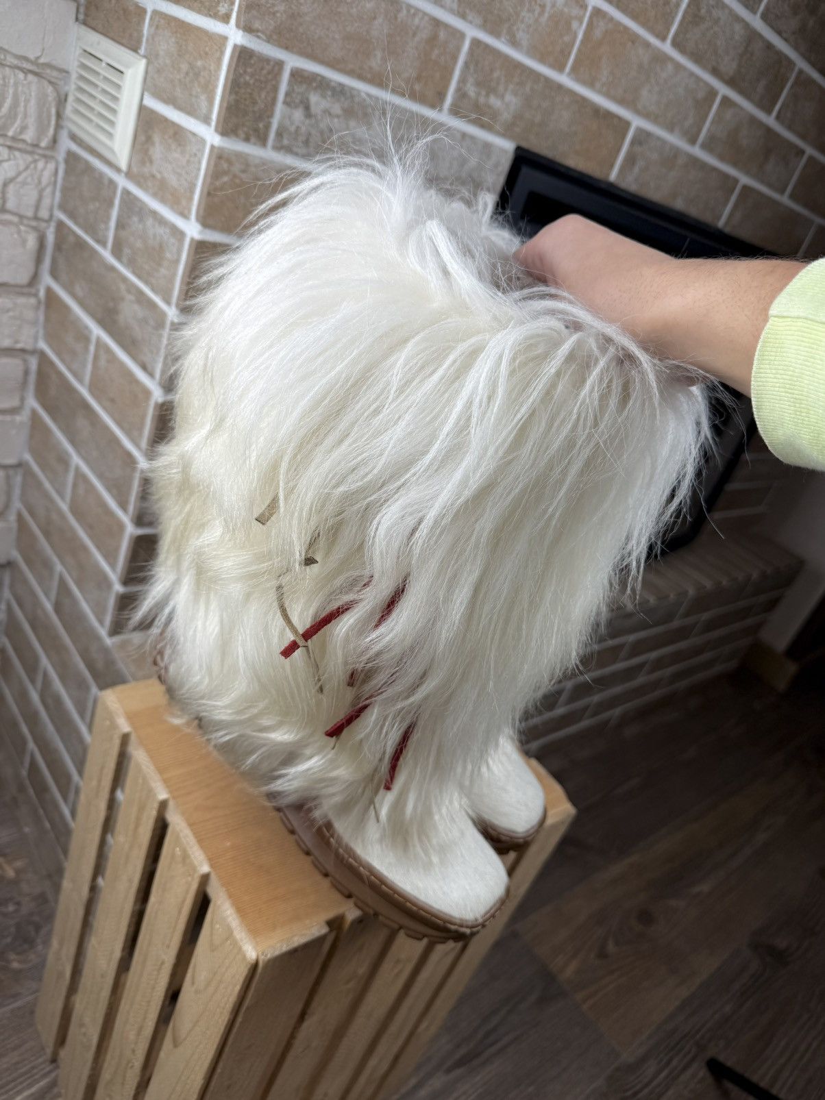 Vintage Vintage Y2K White Fluffy Fur Yeti Fuzzy Snow Boots Size US 8 / IT 38 - 8 Thumbnail