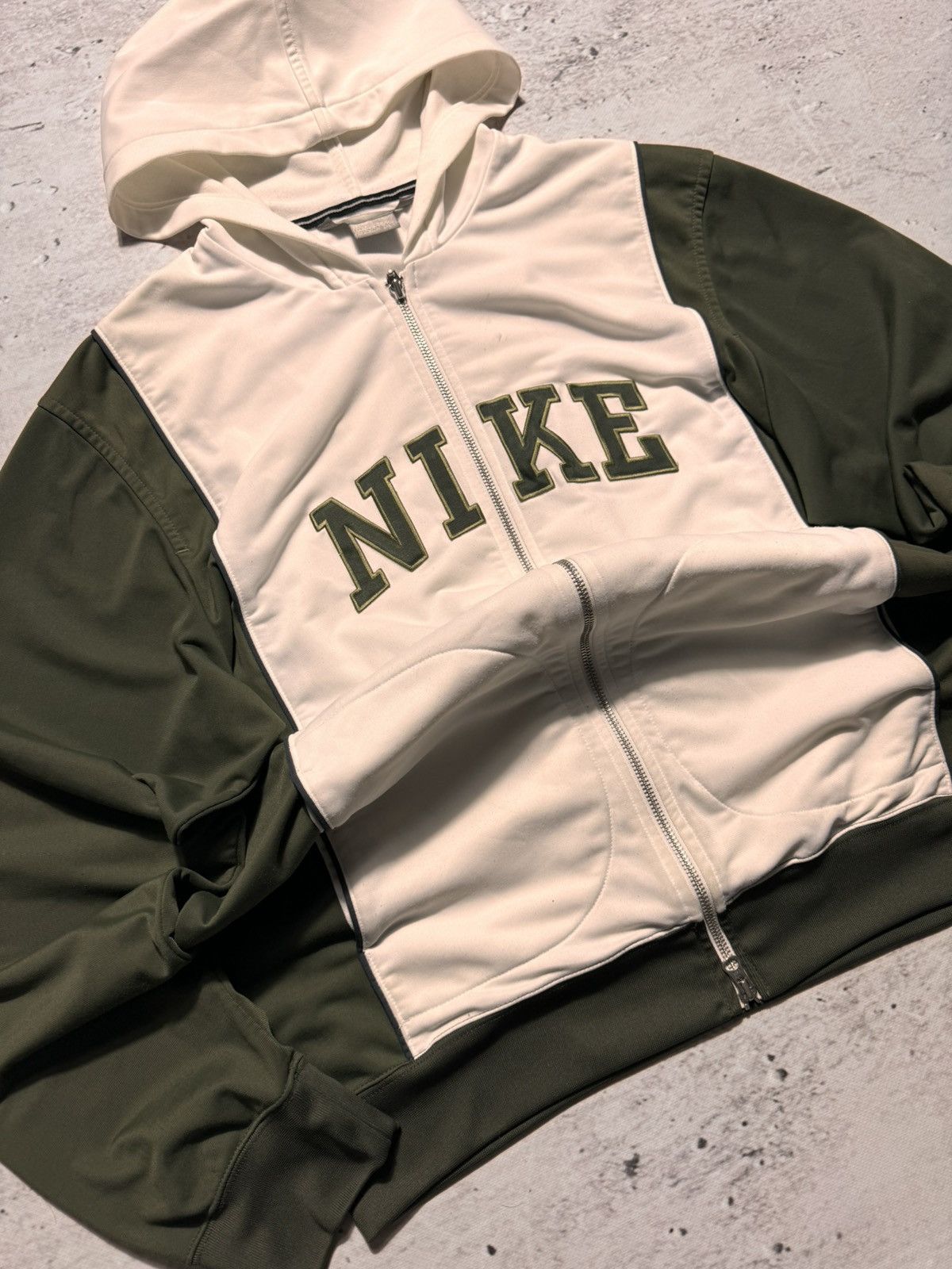 Nike × Vintage NIKE VINTAGE CENTER LOGO OVERSIZE BOXY HOODIE Size US L / EU 52-54 / 3 - 3 Thumbnail