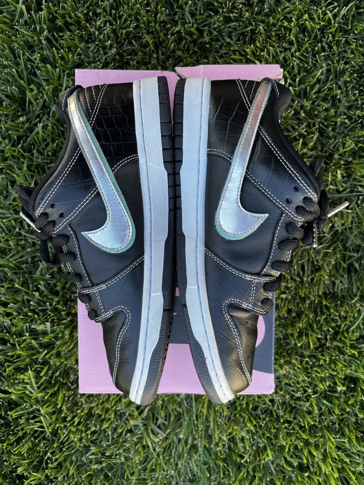 Diamond Supply Co. × Nike Nike SB Dunk Low Pro OG QS Size US 8 / EU 41 - 17 Thumbnail