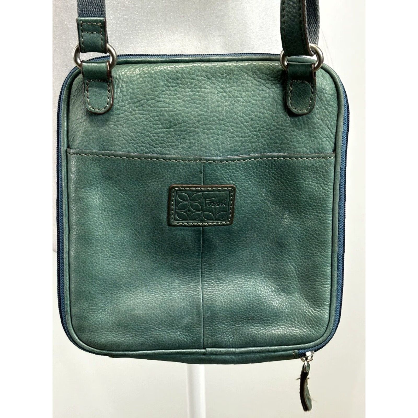 Fossil VINTAGE Fossil Green Leather Crossbody Purse Small Zip Around Womens Size ONE SIZE - 3 Thumbnail