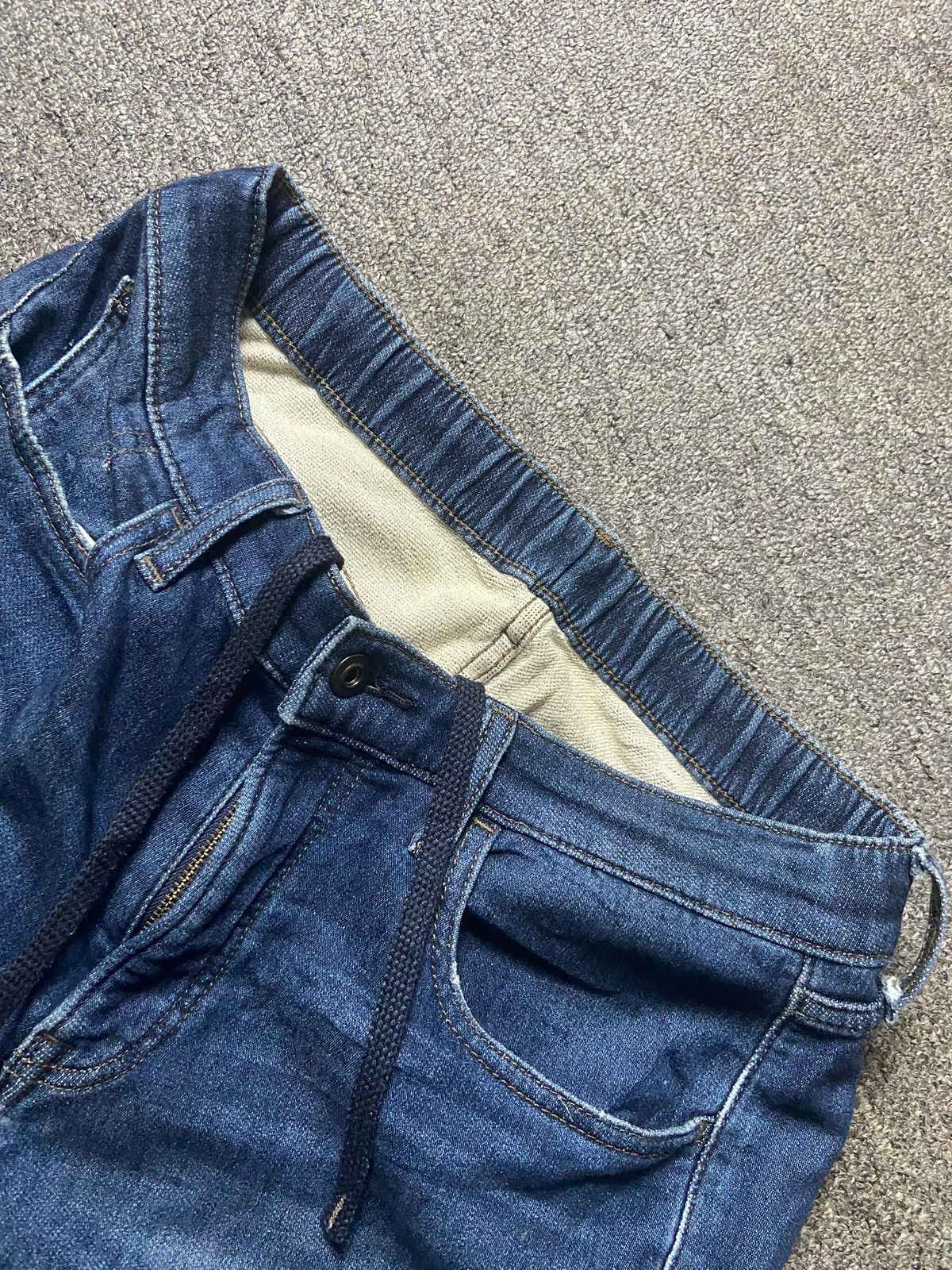 Uniqlo Uniqlo Distressed Denim Jeans (165) Size US 30 / EU 46 - 2 Thumbnail