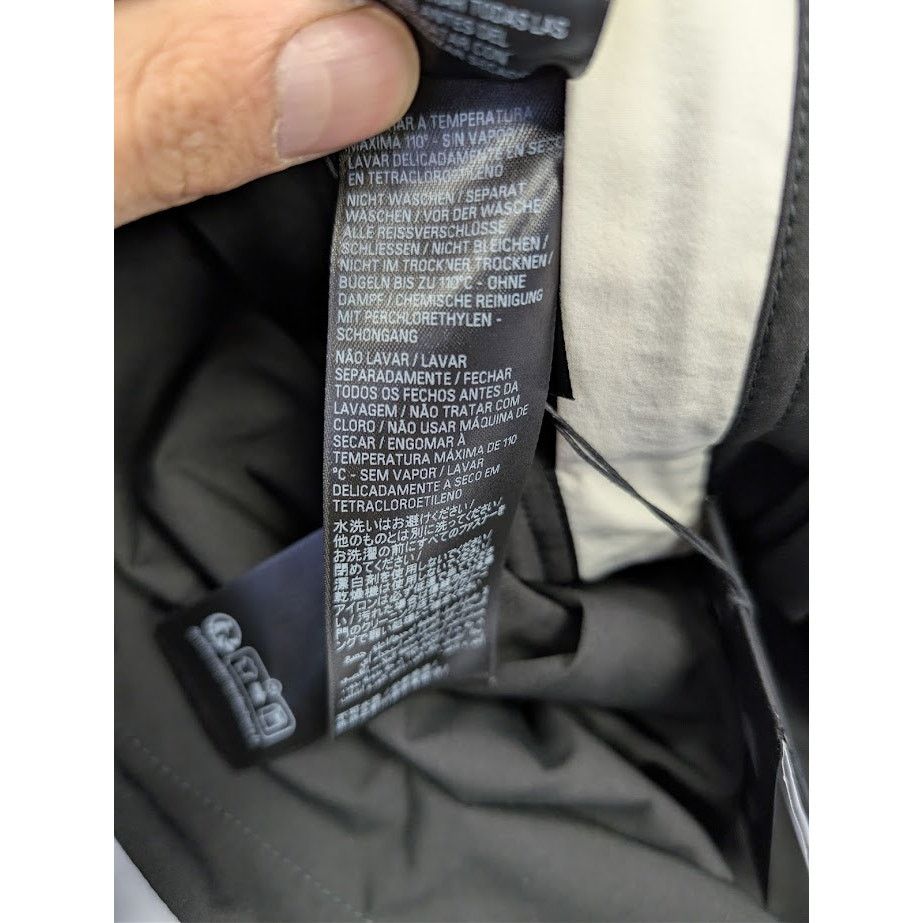 Balenciaga × Under Armour o1rshd1 Reversible Tracksuit Jacket in Black Size US S / EU 44-46 / 1 - 19 Thumbnail