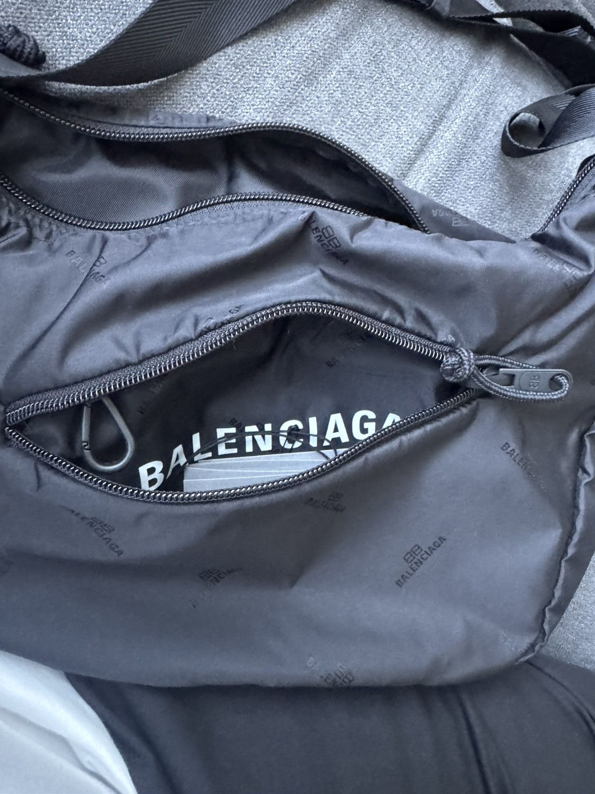 Balenciaga Balenciaga Expandable Sling recycled-nylon shoulder bag Size ONE SIZE - 15 Thumbnail