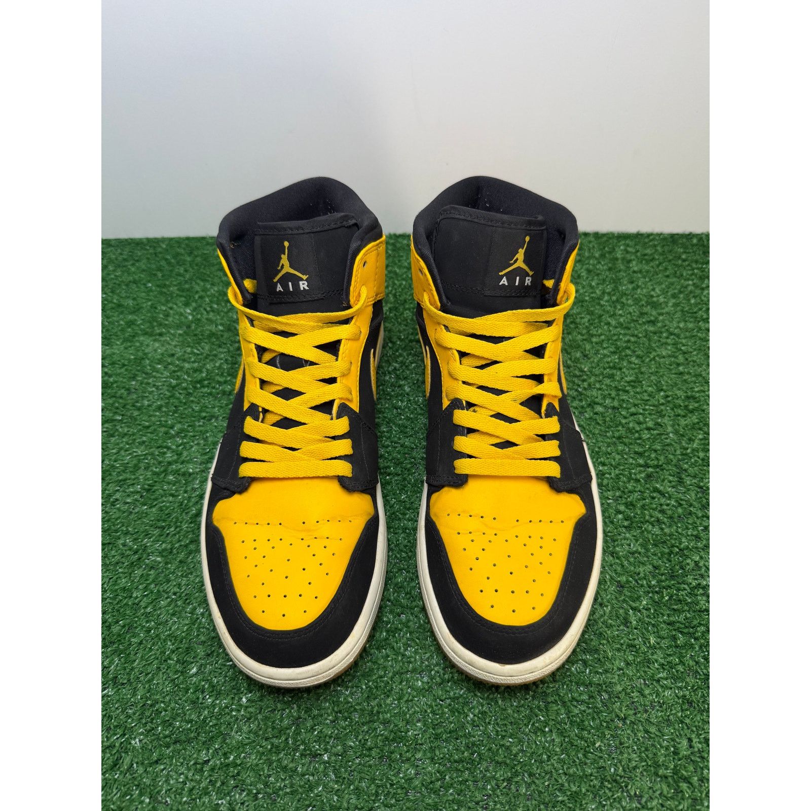 2017 Nike Air Jordan 1 Retro Mid New Love 554724 035 SZ 9.5