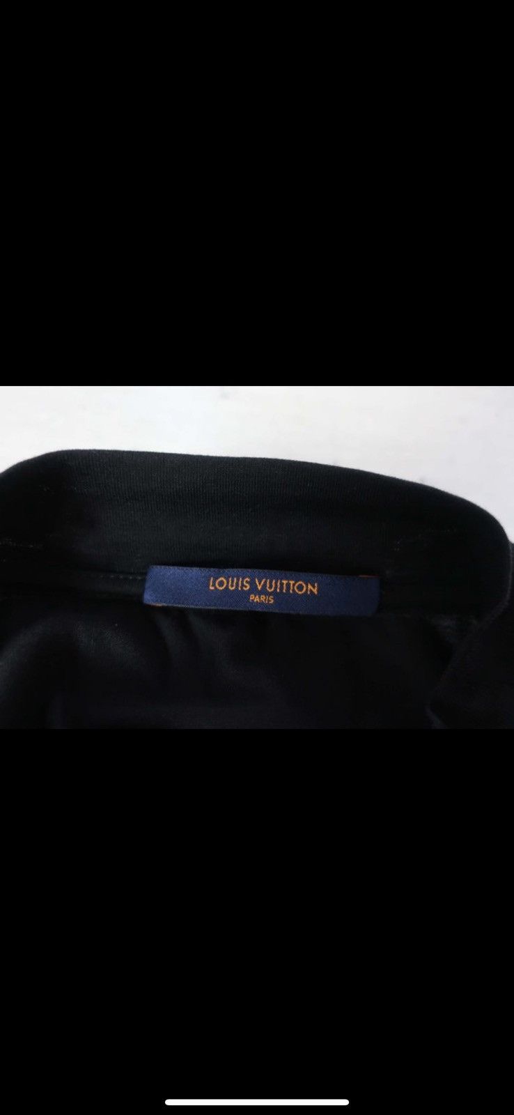 Louis Vuitton Crew neck T-shirt with LV printed logo by Louis Vuitton Size US S / EU 44-46 / 1 - 7 Thumbnail