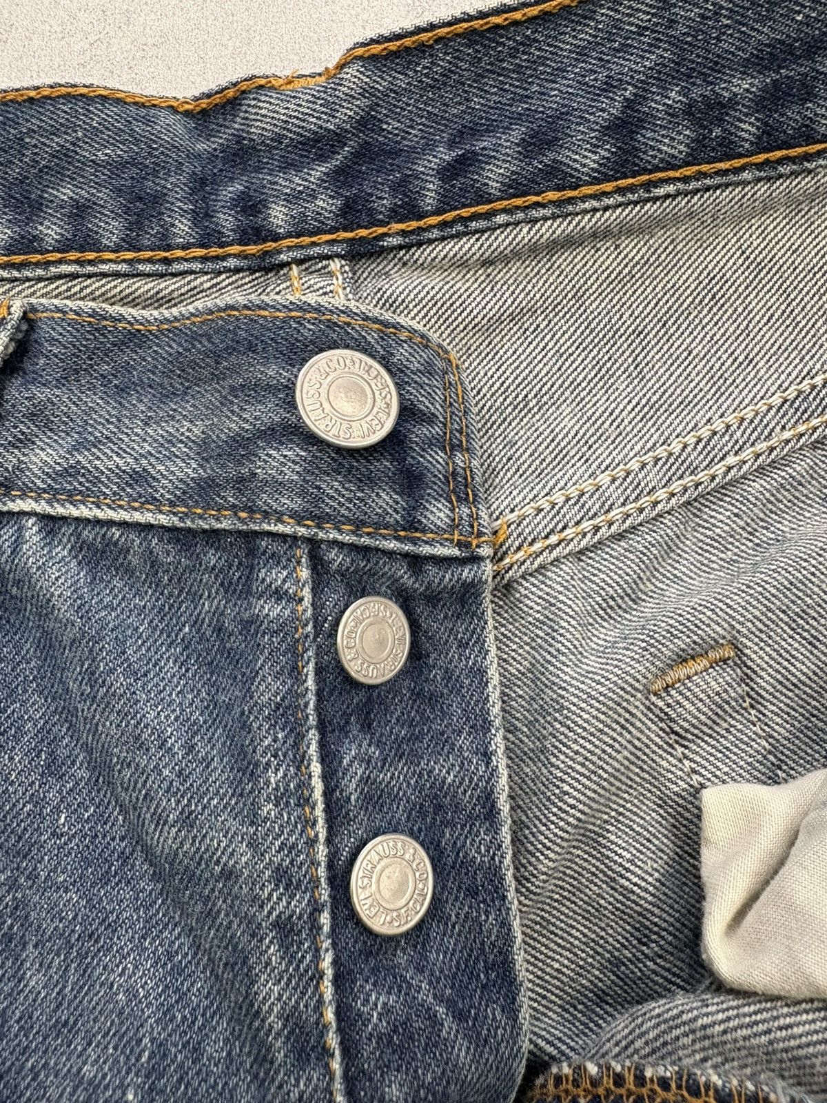 Levi's Vintage Clothing Vintage Levi’s 501 Made in UK Jeans W32 L32 90s Y2K Bitton Size US 32 / EU 48 - 14 Thumbnail