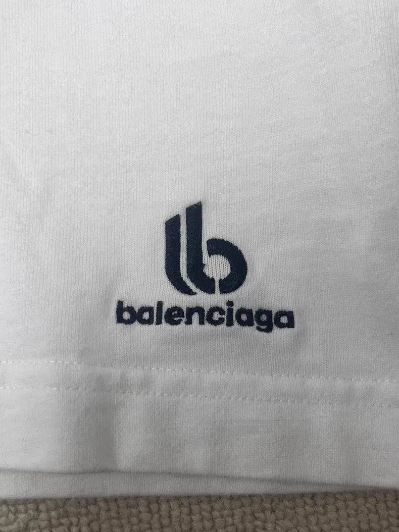 Balenciaga Balenciaga Hem Embroidered Logo Short Sleeve T-Shirt Size US L / EU 52-54 / 3 - 3 Thumbnail