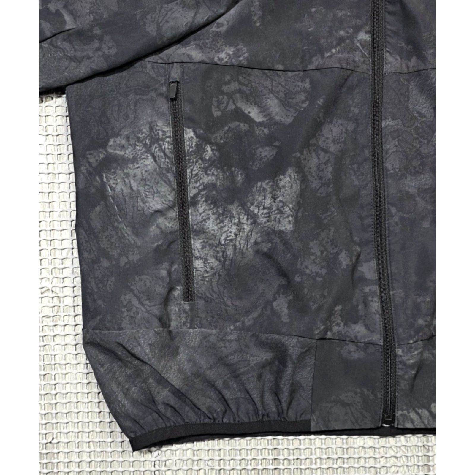 Realtree Avid Jacket Mens M Real Tree Hooded Camo Outdoor Fishing Lightweight Size US M / EU 48-50 / 2 - 4 Thumbnail
