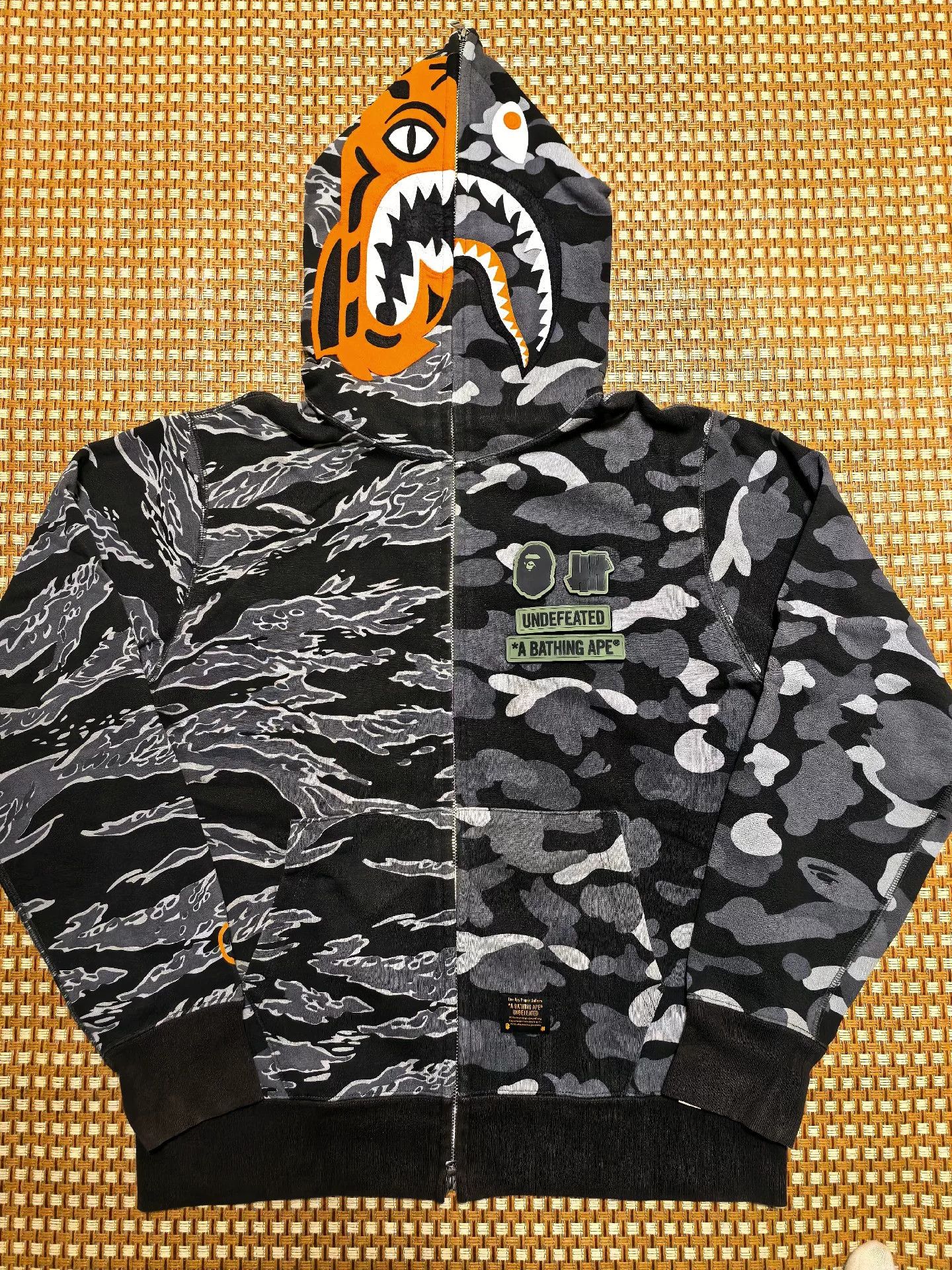 Bape Bape Multi Shark Sweatshirt Pullover Size US L / EU 52-54 / 3 - 1 Thumbnail