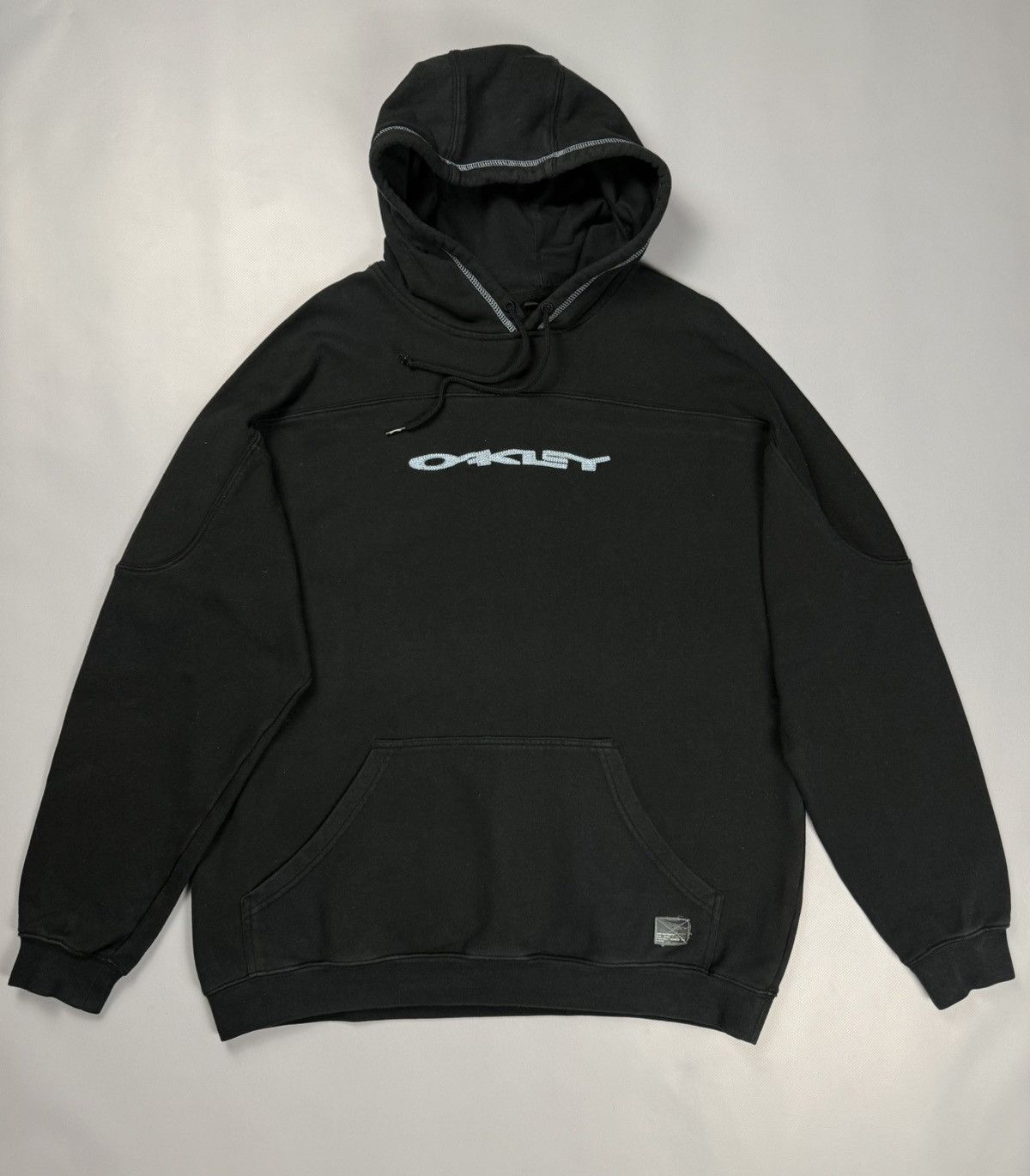 Oakley Vintage Oakley Embroidered Logo Hoodie Y2K Size US L / EU 52-54 / 3 - 1 Thumbnail