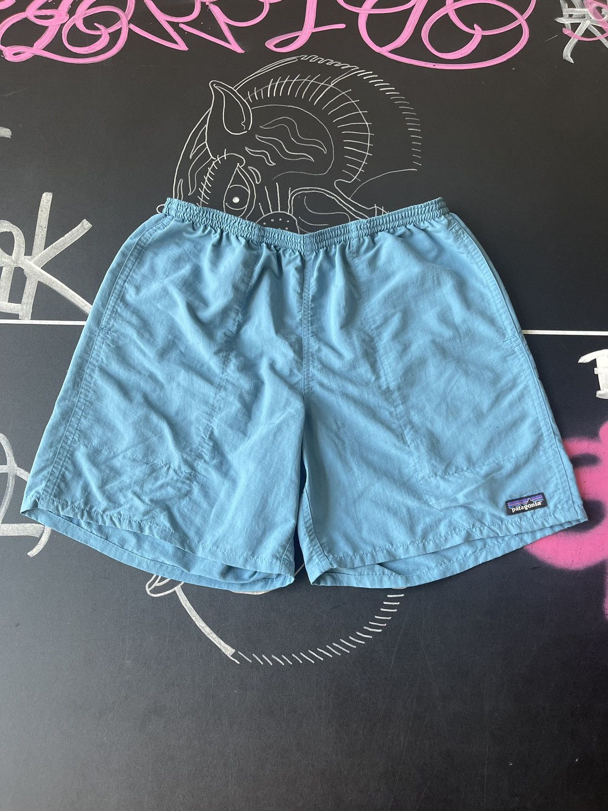 Patagonia Pataogonia 6.5” shell shorts Size US 28 / EU 44 - 1 Thumbnail