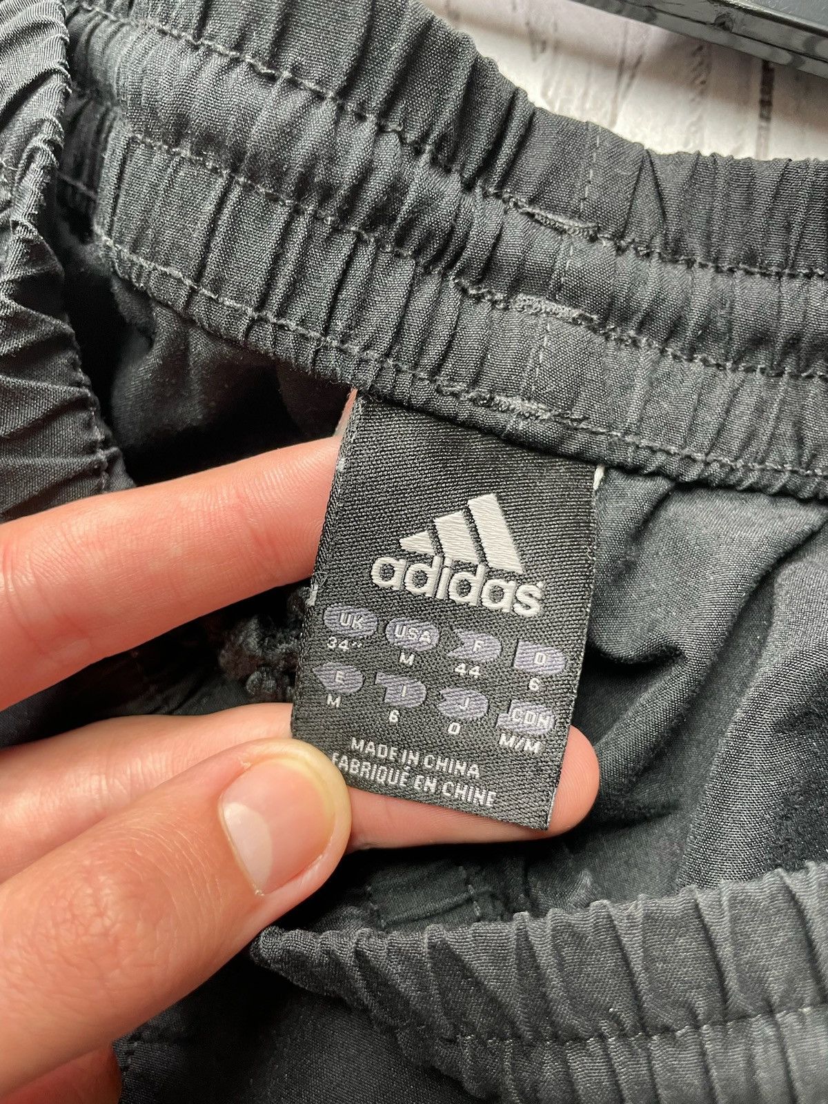 Adidas × Vintage Vintage adidas AC Milan soccer shorts size M gold line Size US 32 / EU 48 - 4 Thumbnail