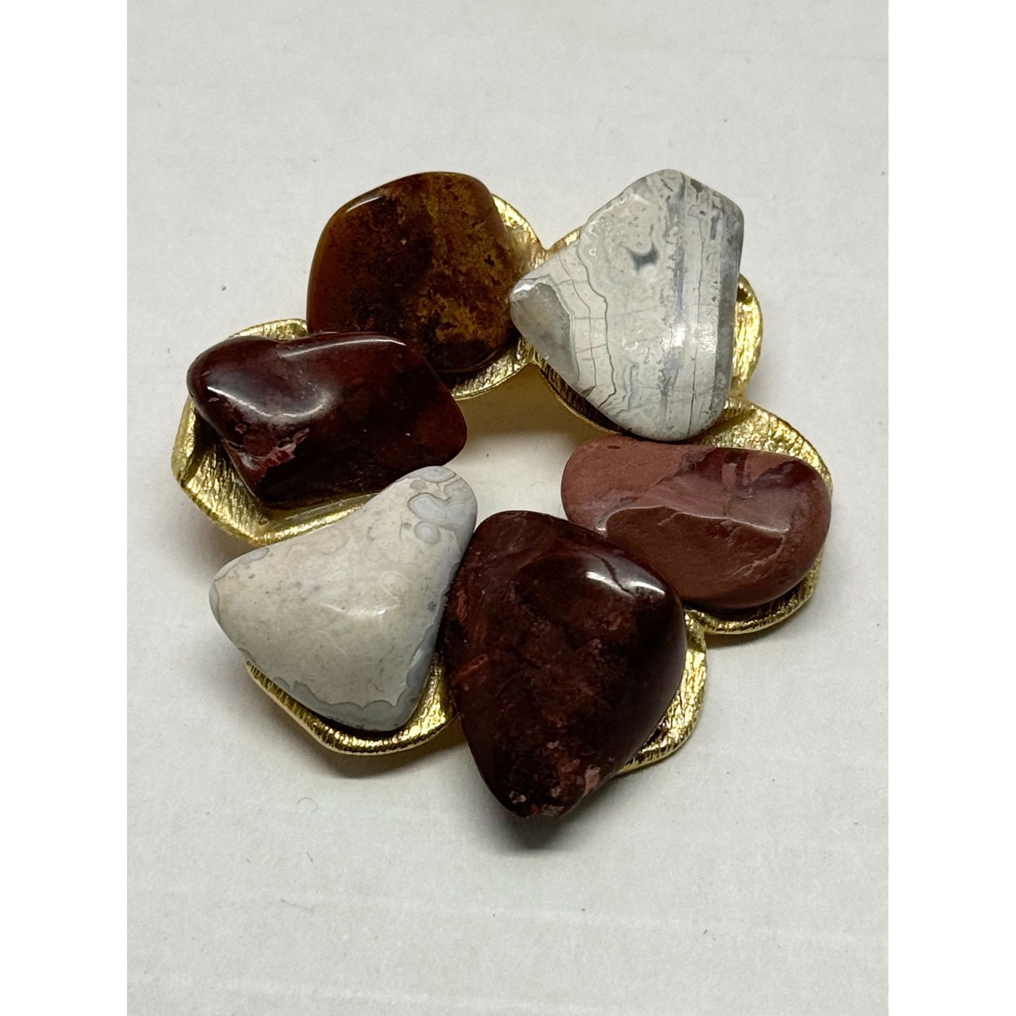 Vintage Vintage stone wreath brooch pin Size ONE SIZE - 1 Thumbnail