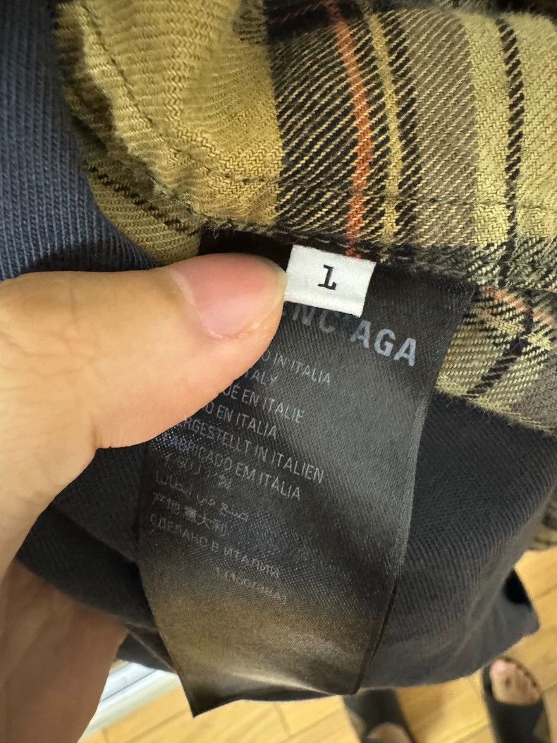 Balenciaga Balenciaga Make two shirts of the old plaid Statue of Libe Size US S / EU 44-46 / 1 - 3 Thumbnail