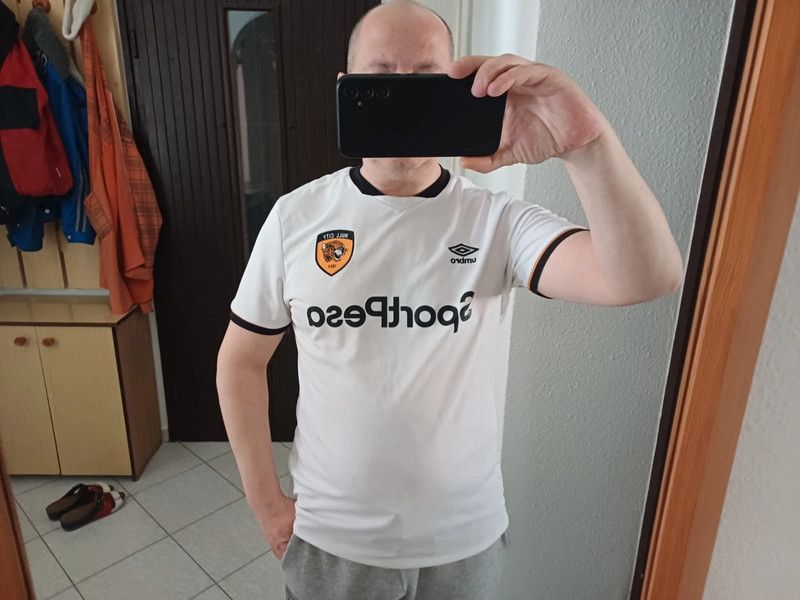 Umbro Umbro Hull City 2019-20 away shirt Size US L / EU 52-54 / 3 - 9 Thumbnail