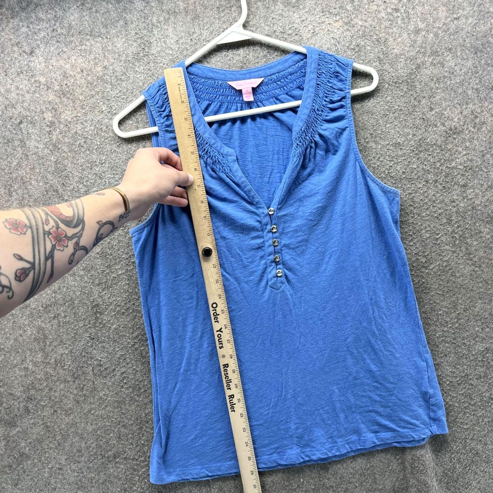Lilly Pulitzer Lilly Pulitzer Tank Top Womens Medium Blue Smocked V Neck Button Sleeveless Size M / US 6-8 / IT 42-44 - 5 Thumbnail
