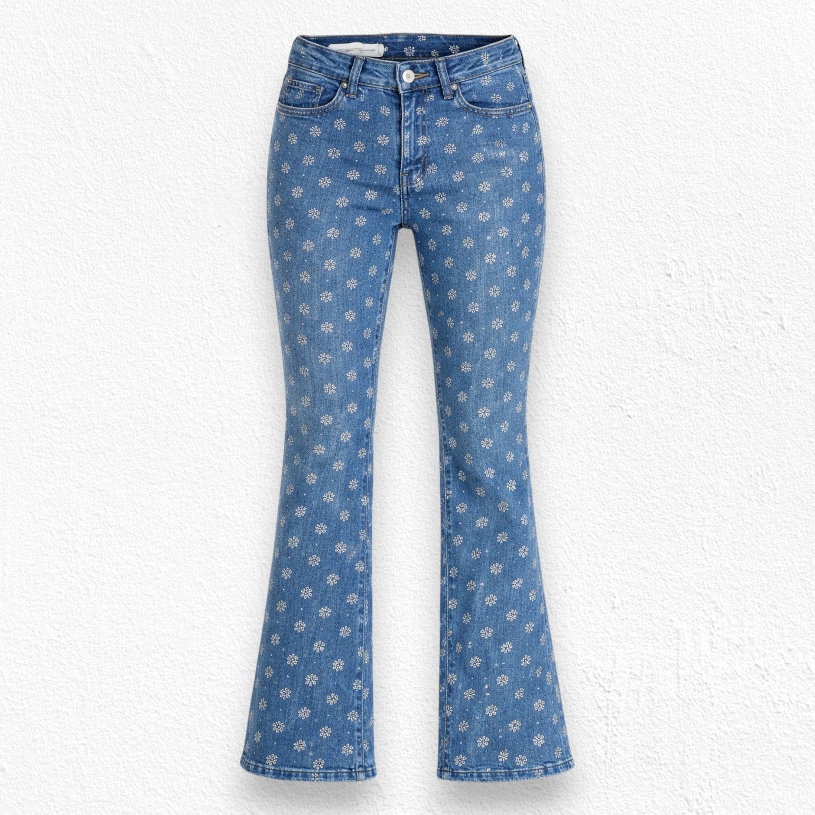 Anthropologie Daisy Floral Embroidered Crop Bootcut Jeans Size 28 Size 28" / US 6 / IT 42 - 1 Thumbnail