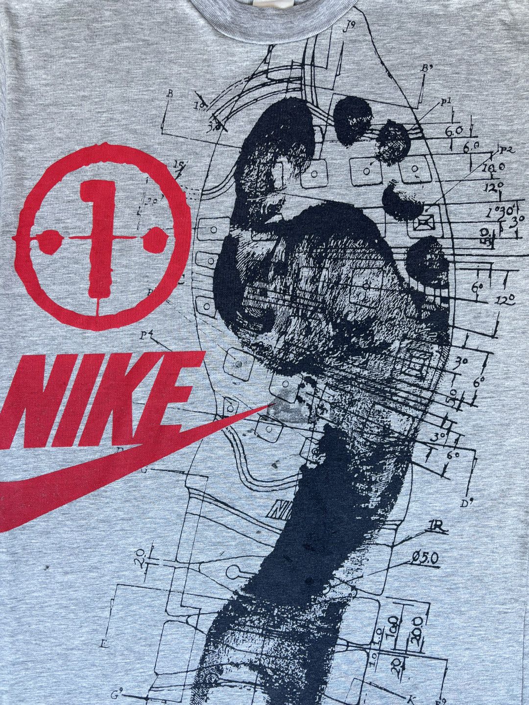 Nike VINTAGE NIKE 90S BIG LOGO BIG FOOT RARE T-SHIRT TEE Y2K Size US M / EU 48-50 / 2 - 3 Thumbnail