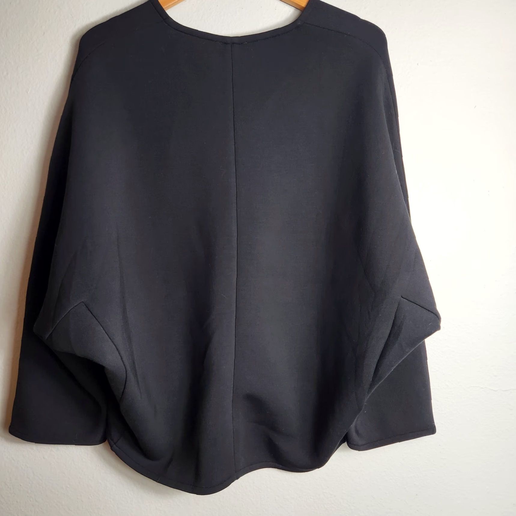 Cos Cos Womens |S| Black Batwing Scuba Vneck Sweater Size S / US 4 / IT 40 - 6 Thumbnail