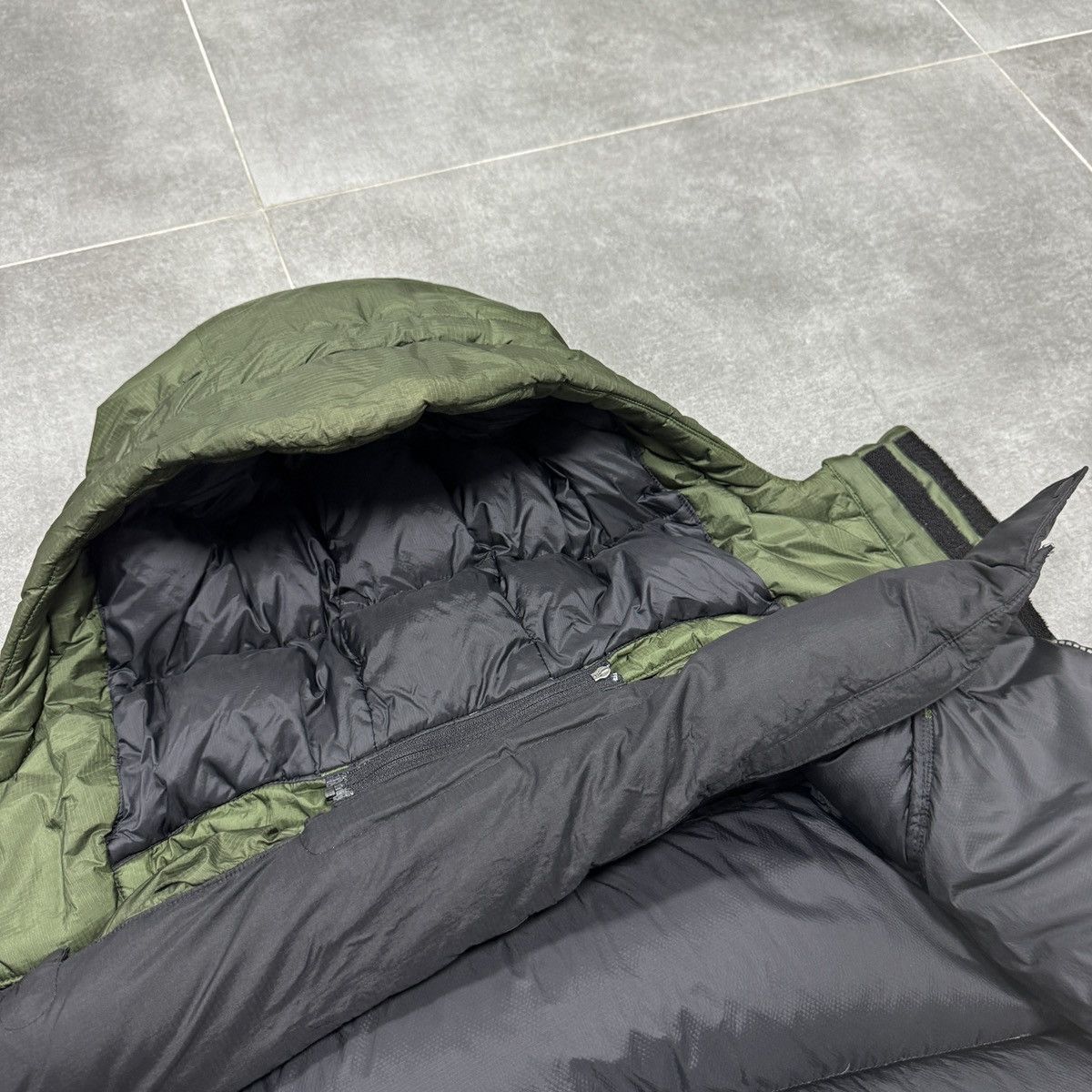 Montbell Montbell Multi Pocket Puffer Down Jacket Men Dark Green Size US L / EU 52-54 / 3 - 16 Thumbnail