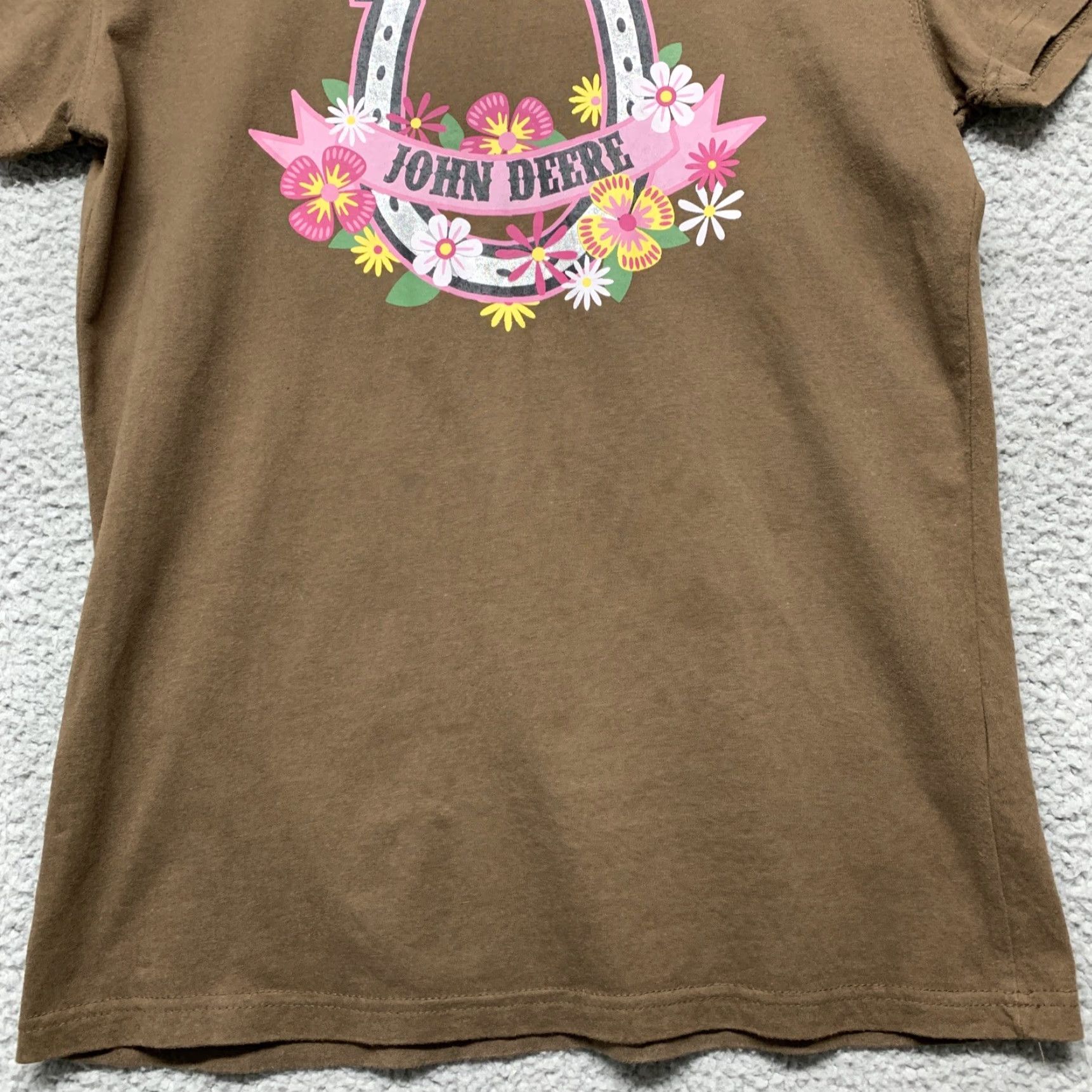 John Deere John Deere T-Shirt Women's Size S/P Brown Large Graphic LOGO Horseshoe Flowers Size S / US 4 / IT 40 - 3 Thumbnail