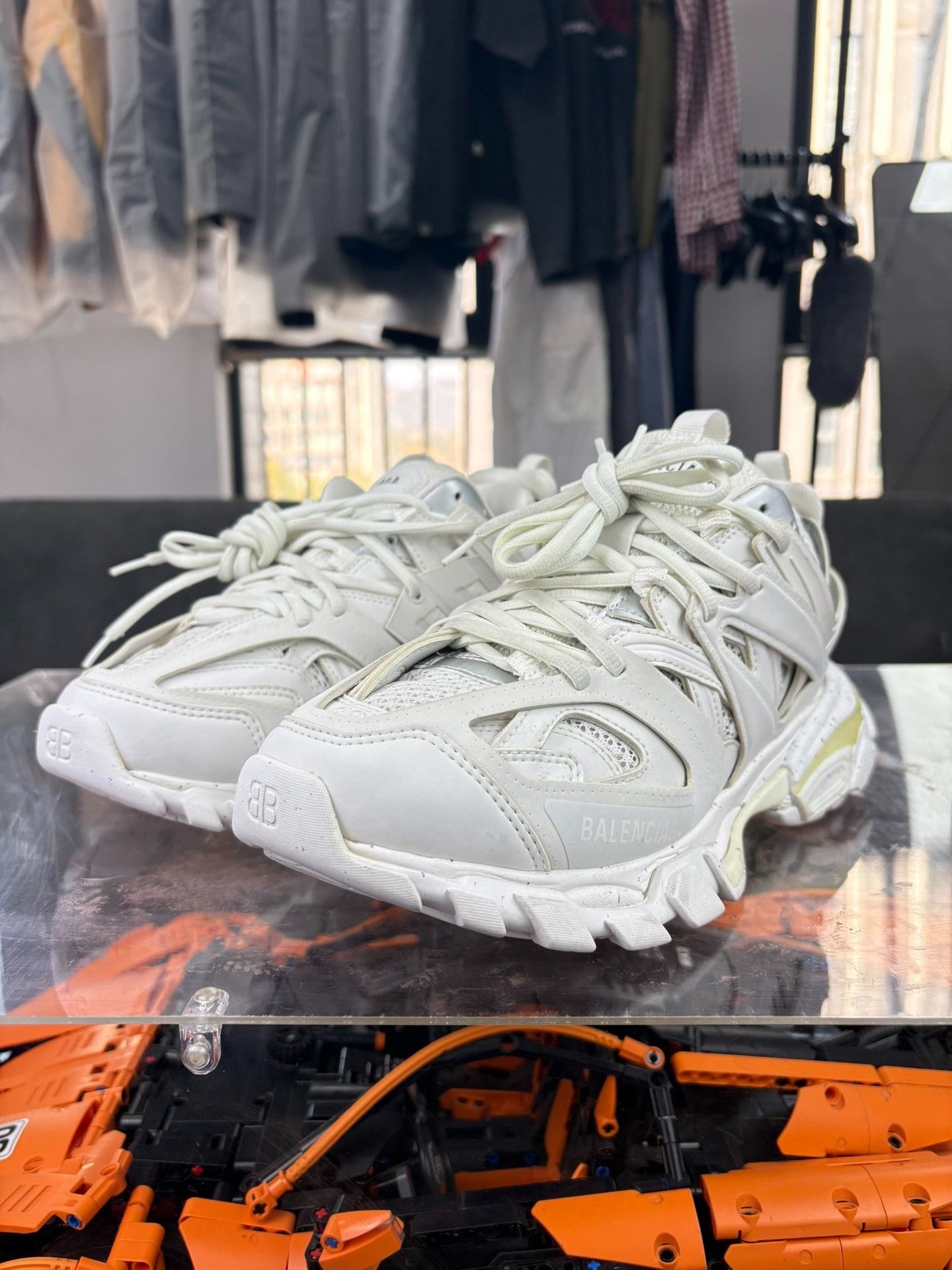 Balenciaga Balenciaga White Lowtop Sneakers us_8-5 Women Size US 8.5 / IT 38.5 - 1 Thumbnail