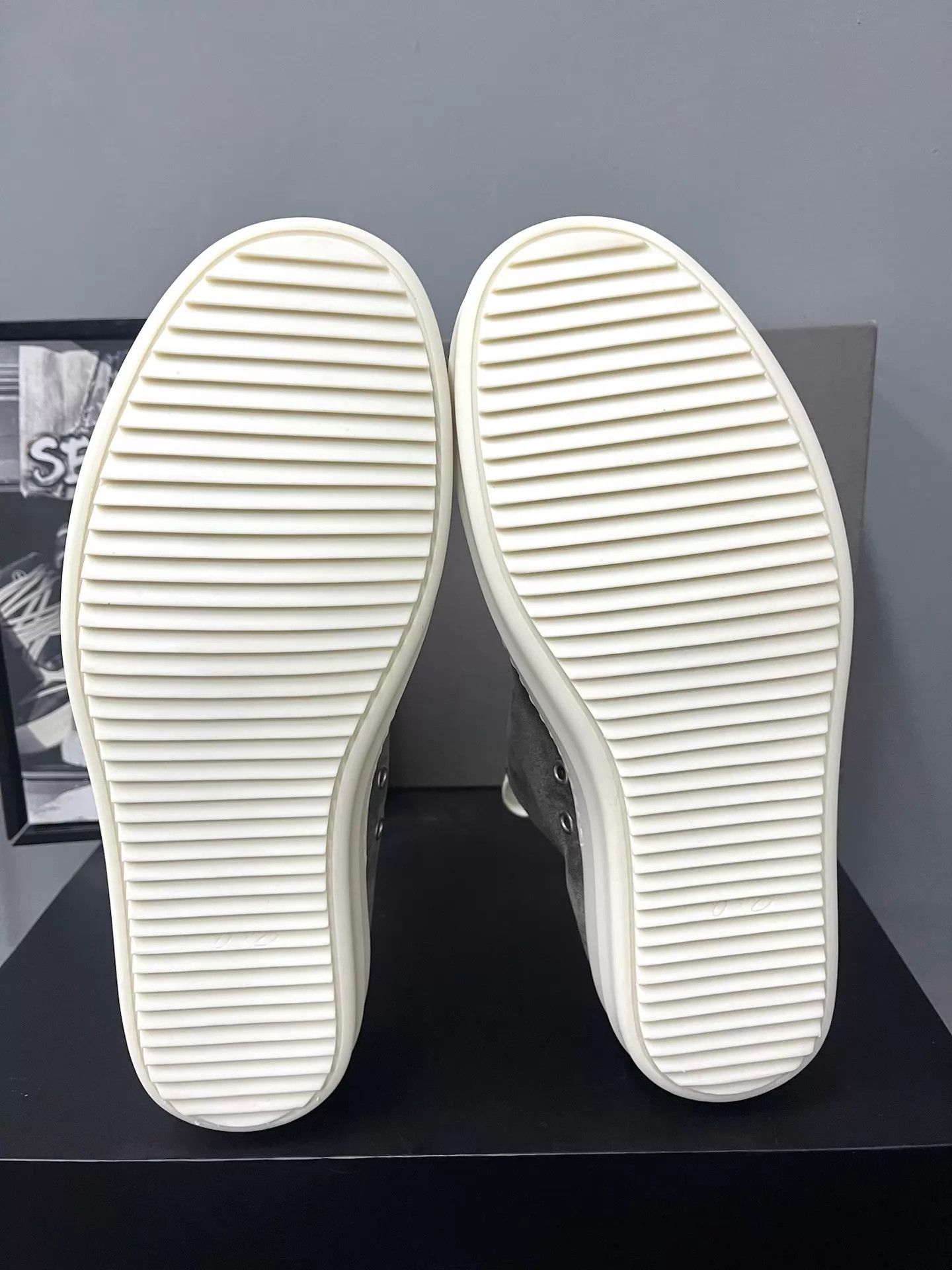 Rick Owens Rick Owens 26SS Light Grey Suede Low Sneakers K34 Size US 7 / EU 40 - 5 Thumbnail