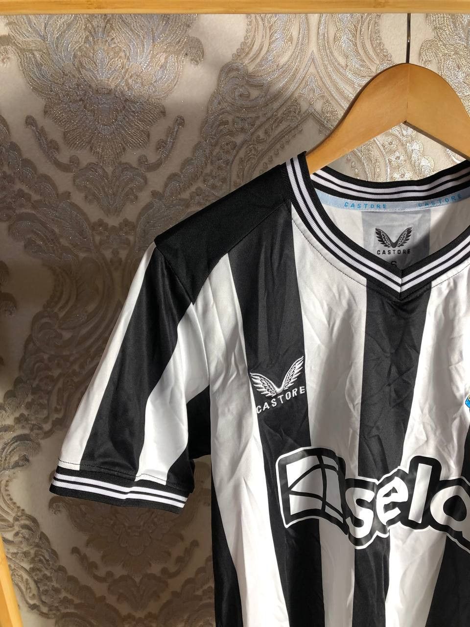 Vintage Vintage Fc New Castle United England Soccer Jersey Retro Y2K Size US S / EU 44-46 / 1 - 4 Thumbnail