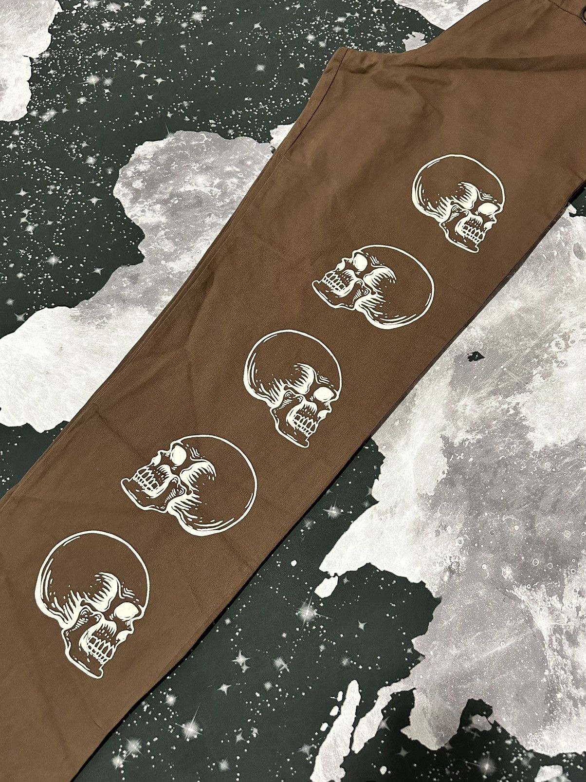 Boohoo BoohooMan Brown Chino Skull Print Pants Size US 28 / EU 44 - 2 Thumbnail