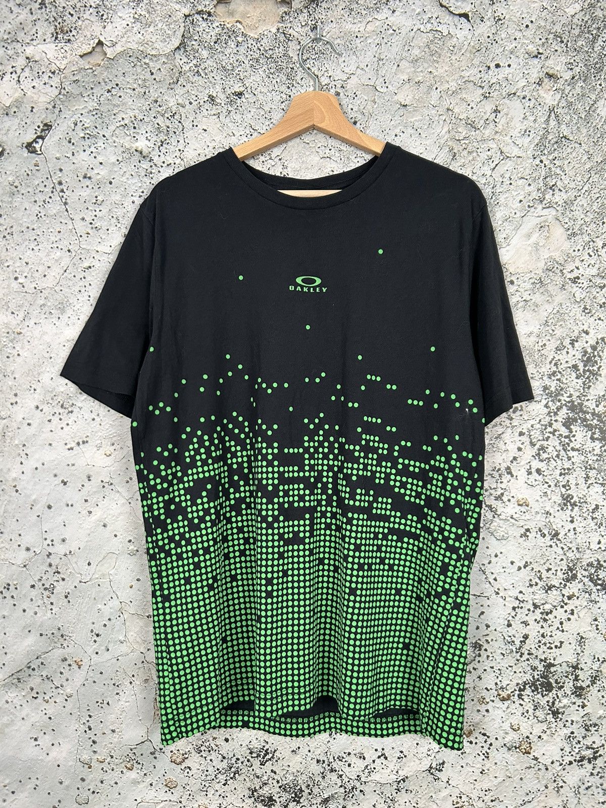 Oakley Vintage Oakley Matrix Graphic Tee Surf Skate Hype Y2K Size US M / EU 48-50 / 2 - 1 Thumbnail
