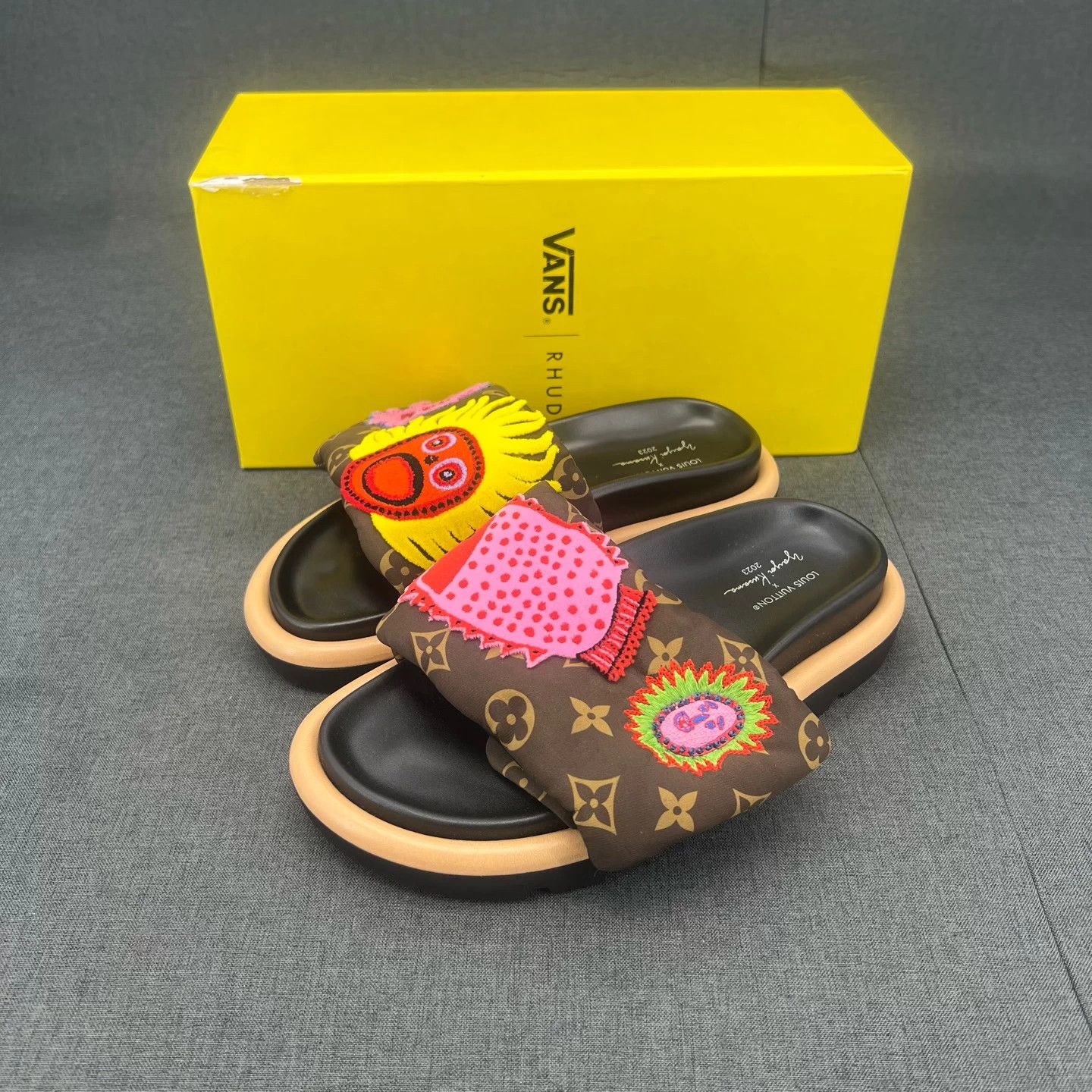 Louis Vuitton LV Monogram Yayoi Kusama Brown Slippers 36 Mint 2w Size US 5 / IT 35 - 1 Thumbnail