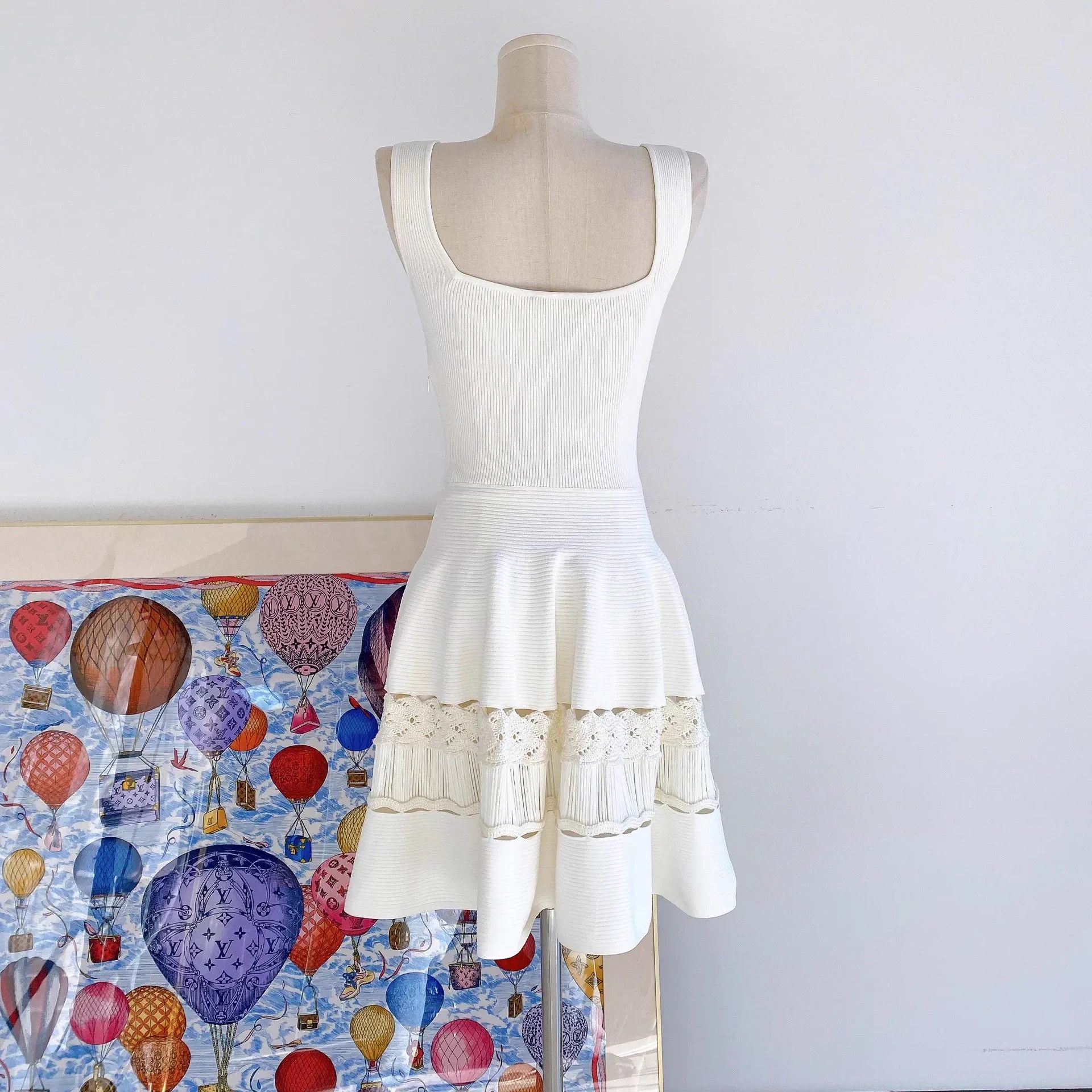 Alexander McQueen Alexander McQueen white sleeveless knit dress XS Size XS / US 0-2 / IT 36-38 - 2 Thumbnail