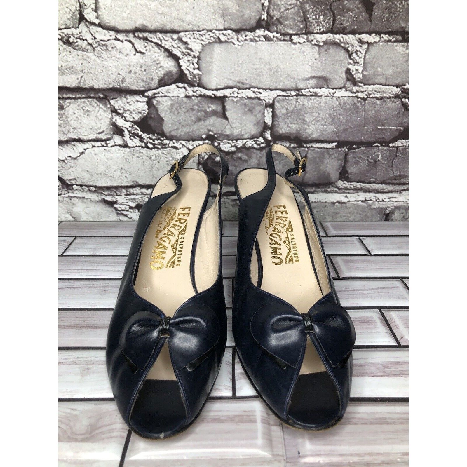 Salvatore Ferragamo Salvatore Ferragamo Navy Blue Leather Bow Peep Toe Heels Wom Size US 9 / IT 39 - 12 Thumbnail