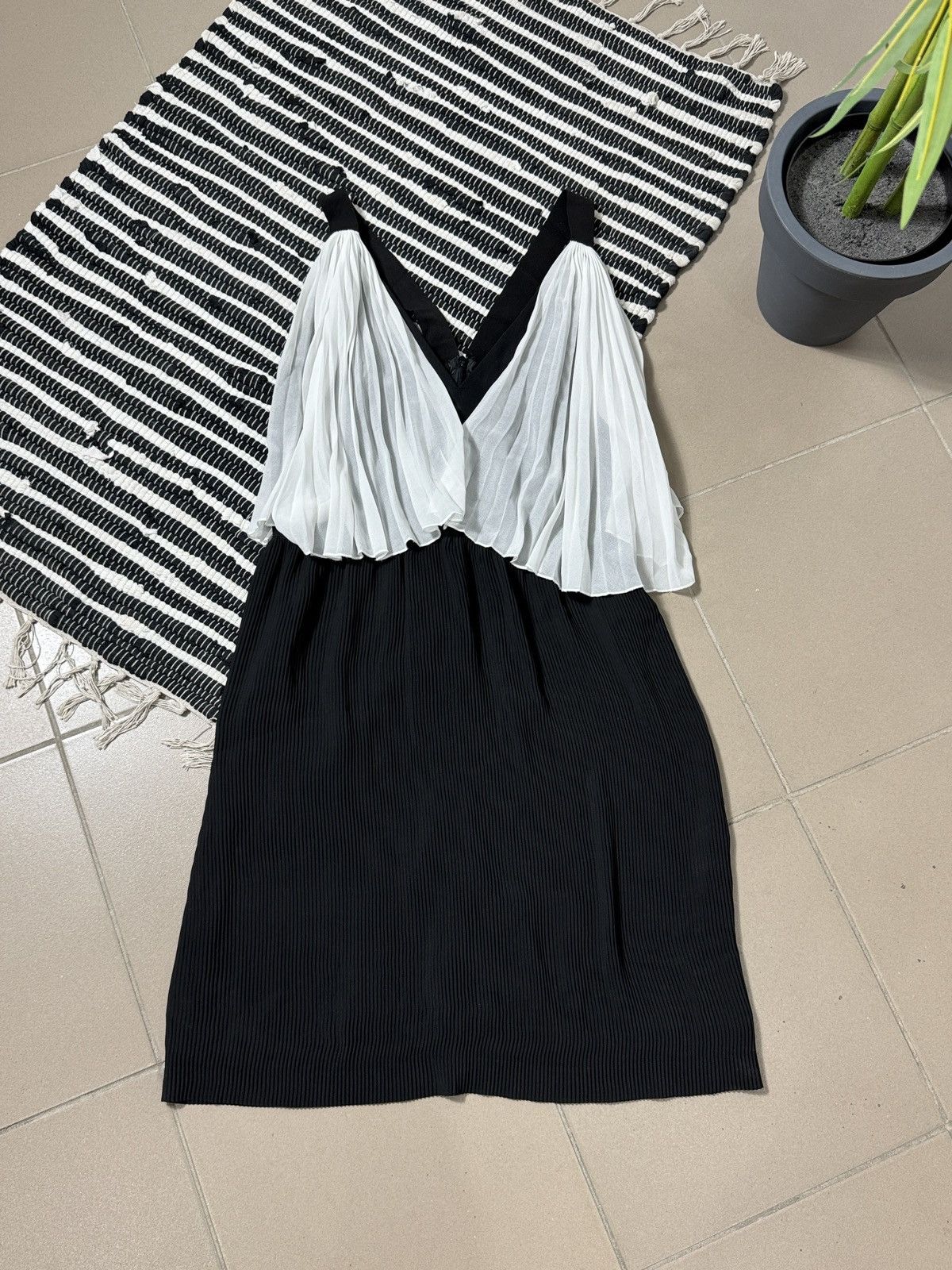 Sandro VINTAGE SANDRO PLEATED 2000s DRESS Size M / US 6-8 / IT 42-44 - 5 Thumbnail