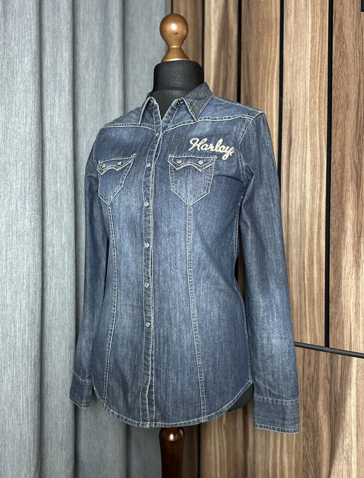 Harley Davidson × Vintage Harley-Davidson Jeans Logo Shirt Women's Size S Size S / US 4 / IT 40 - 2 Thumbnail