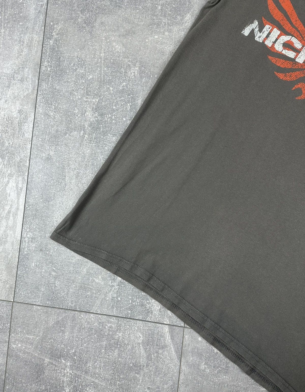 Gildan Nickelback Vintage 2012 Tour Band T-Shirt Here And Now Size US M / EU 48-50 / 2 - 8 Thumbnail