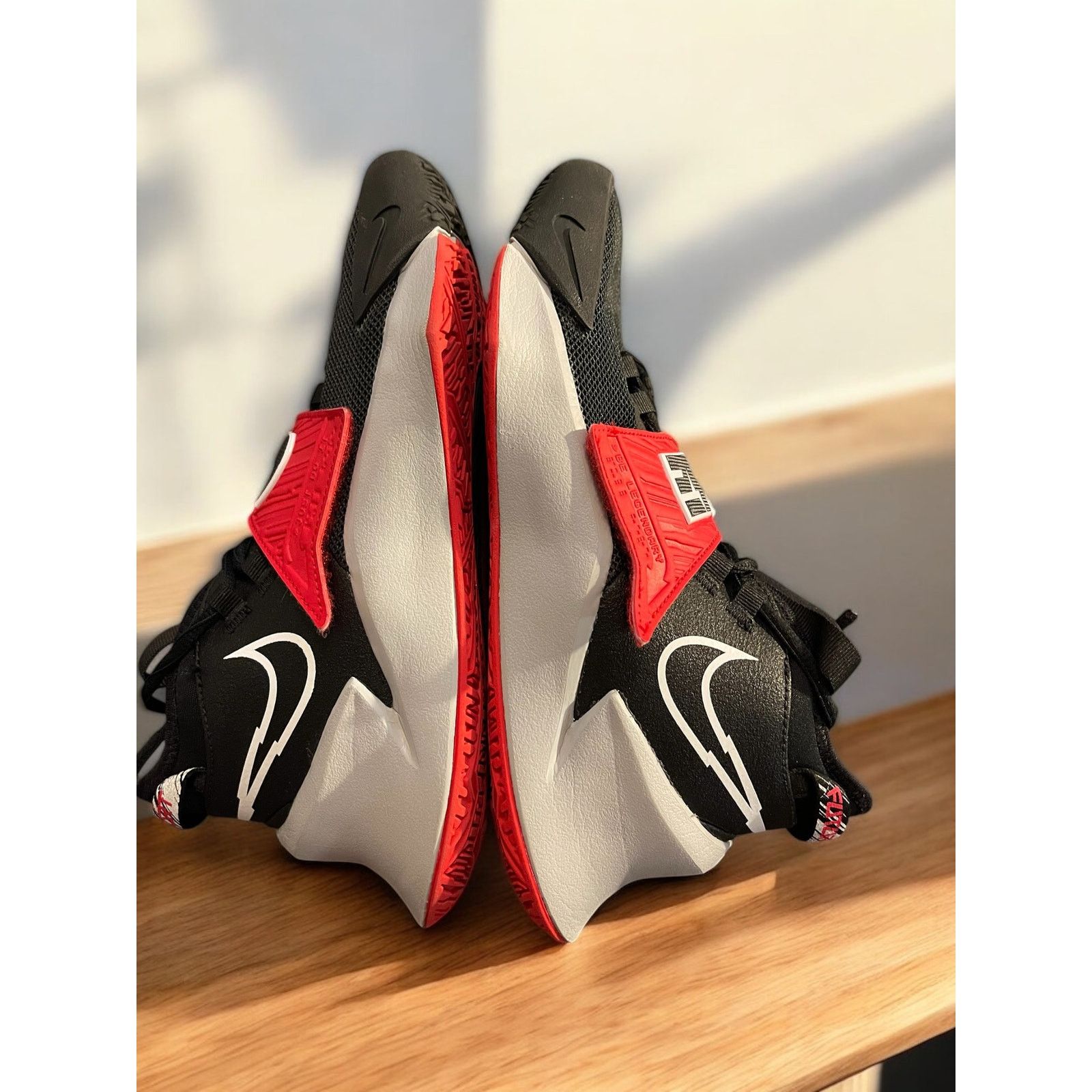 Nike NIKE Future Court 3 YouthTennis Shoes Red Sneakers M Sz 5.5 Size US 5.5 / EU 38 - 5 Thumbnail