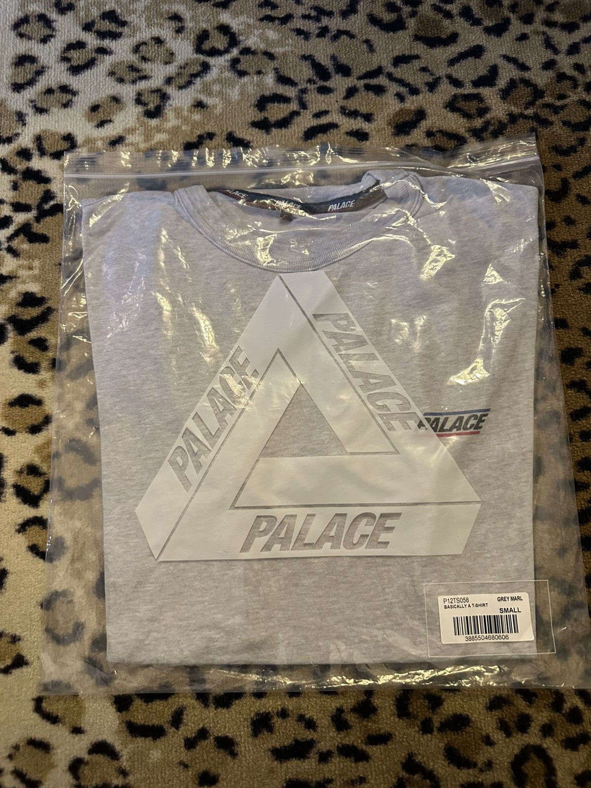 Palace Palace Basically a T-Shirt Size US S / EU 44-46 / 1 - 1 Thumbnail
