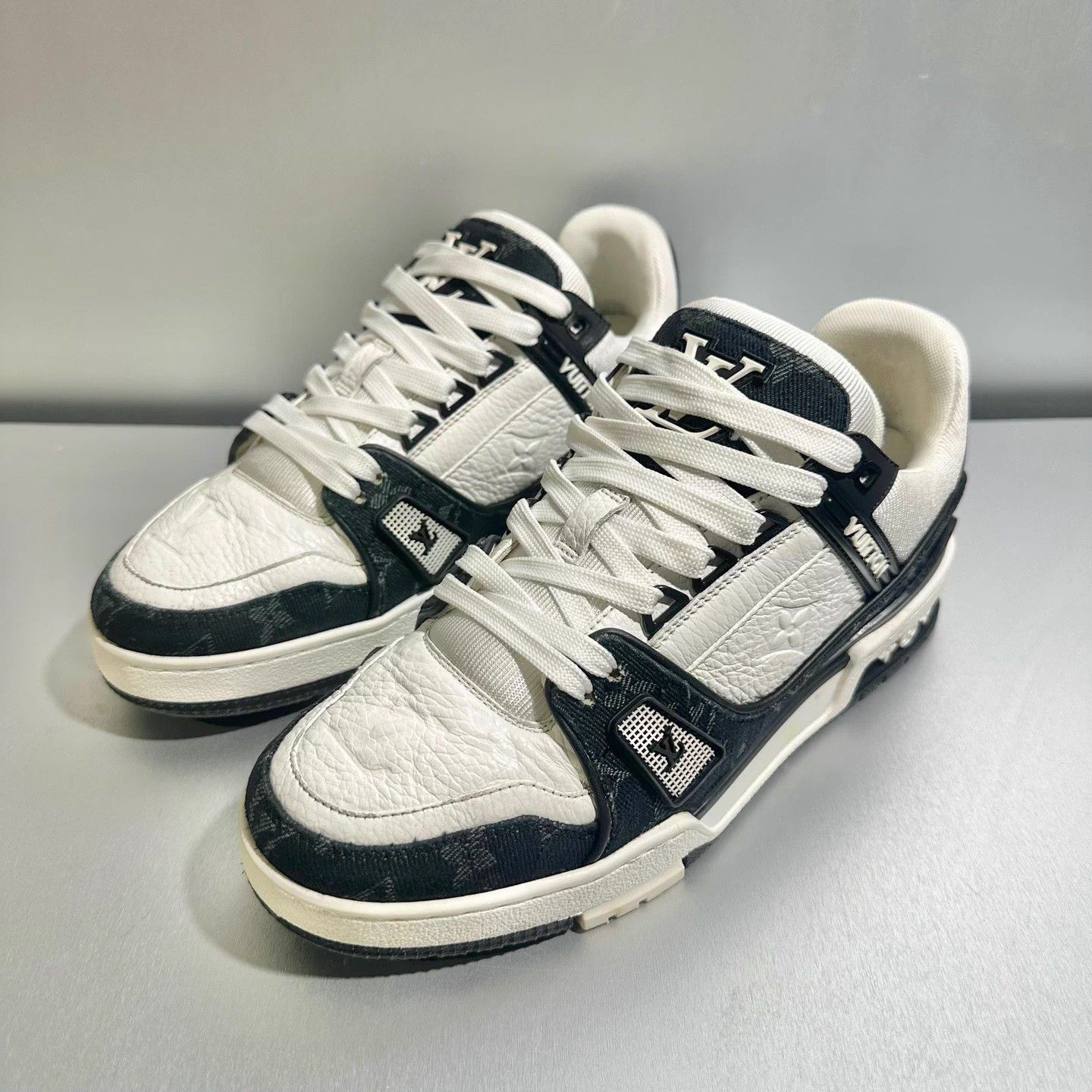 Louis Vuitton Louis Vuitton Black & White Denim Jeans US5.5 EU39.5 Size US 5.5 / IT 35.5 - 1 Thumbnail
