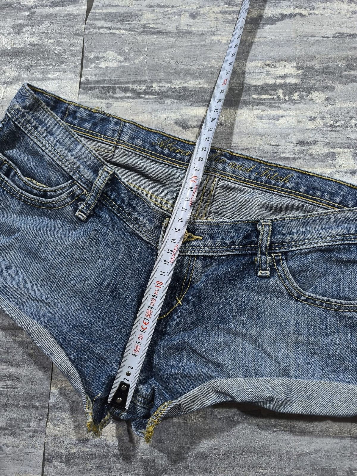 Abercrombie & Fitch super mini lowrise micro denim Abercrombie shorts Size 30" / US 8 / IT 44 - 8 Thumbnail