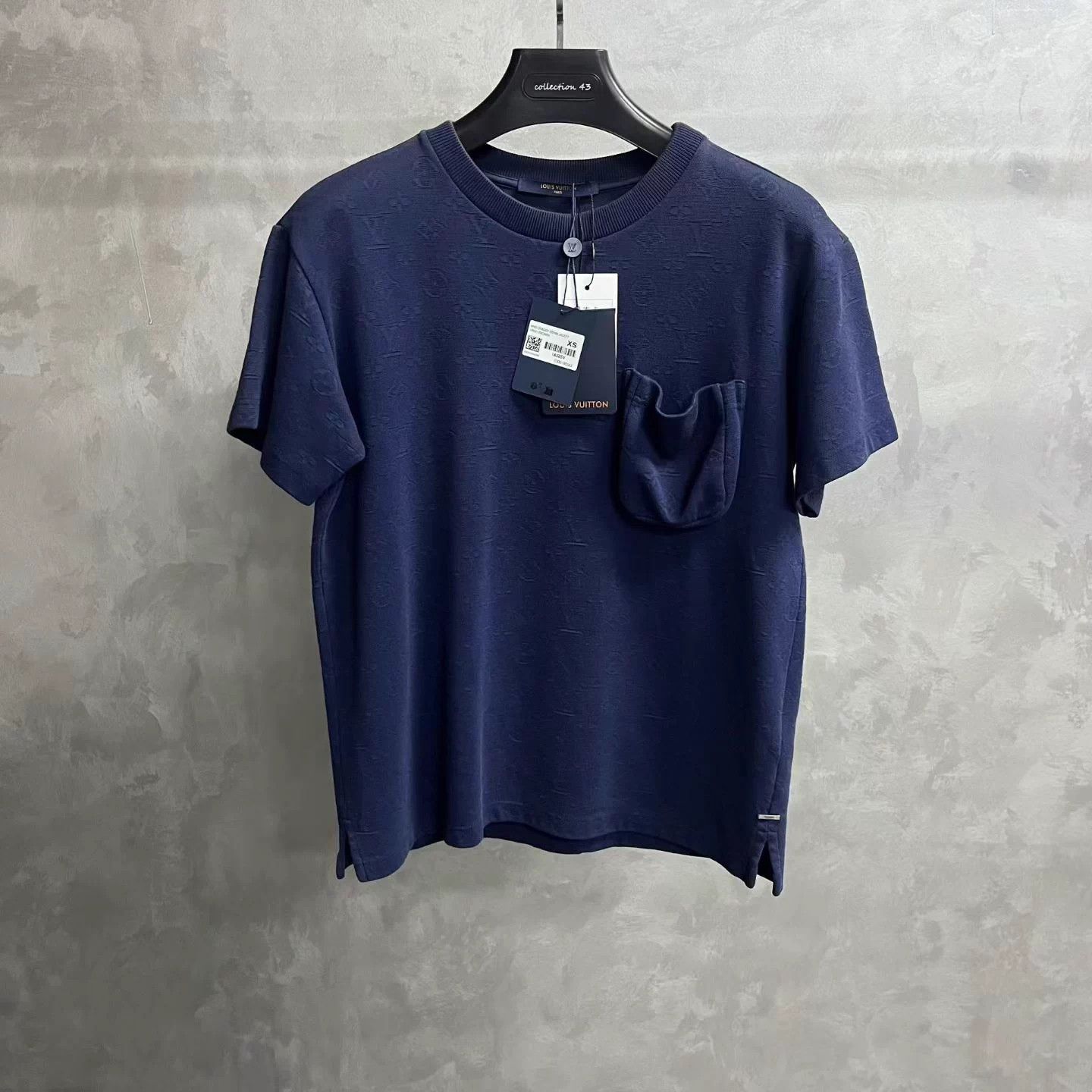 Louis Vuitton Louis Vuitton Navy 3D Pocket SS Tee XS Size US XS / EU 42 / 0 - 1 Thumbnail