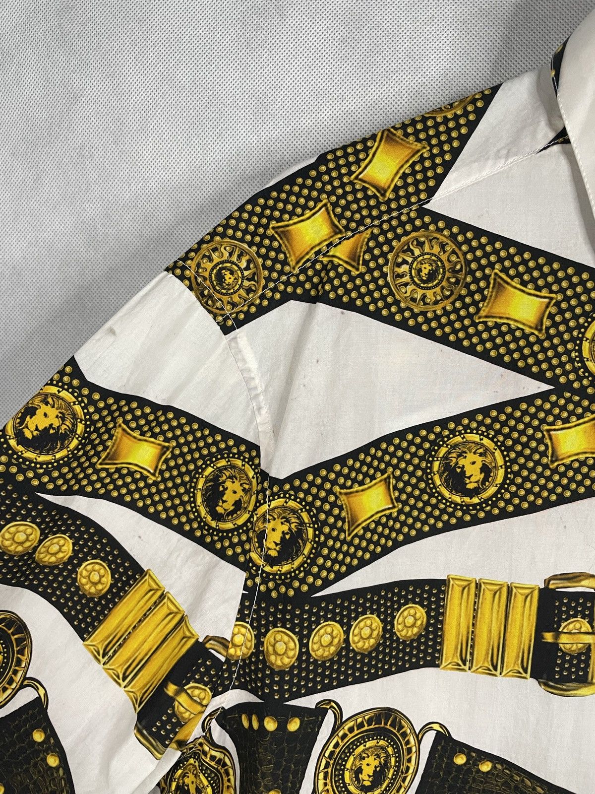 Designer × Versace × Versus Versace Versus Versace Button Ups Lion Belts Print Shirt Luxury Size US M / EU 48-50 / 2 - 16 Thumbnail