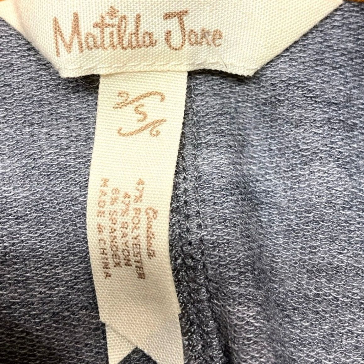 Vintage VINTAGE Matilda Jane Floral Trim Short Sleeve Hoodie Sweatshirt Tunic Gray S Womens Blouse Size S / US 4 / IT 40 - 4 Thumbnail